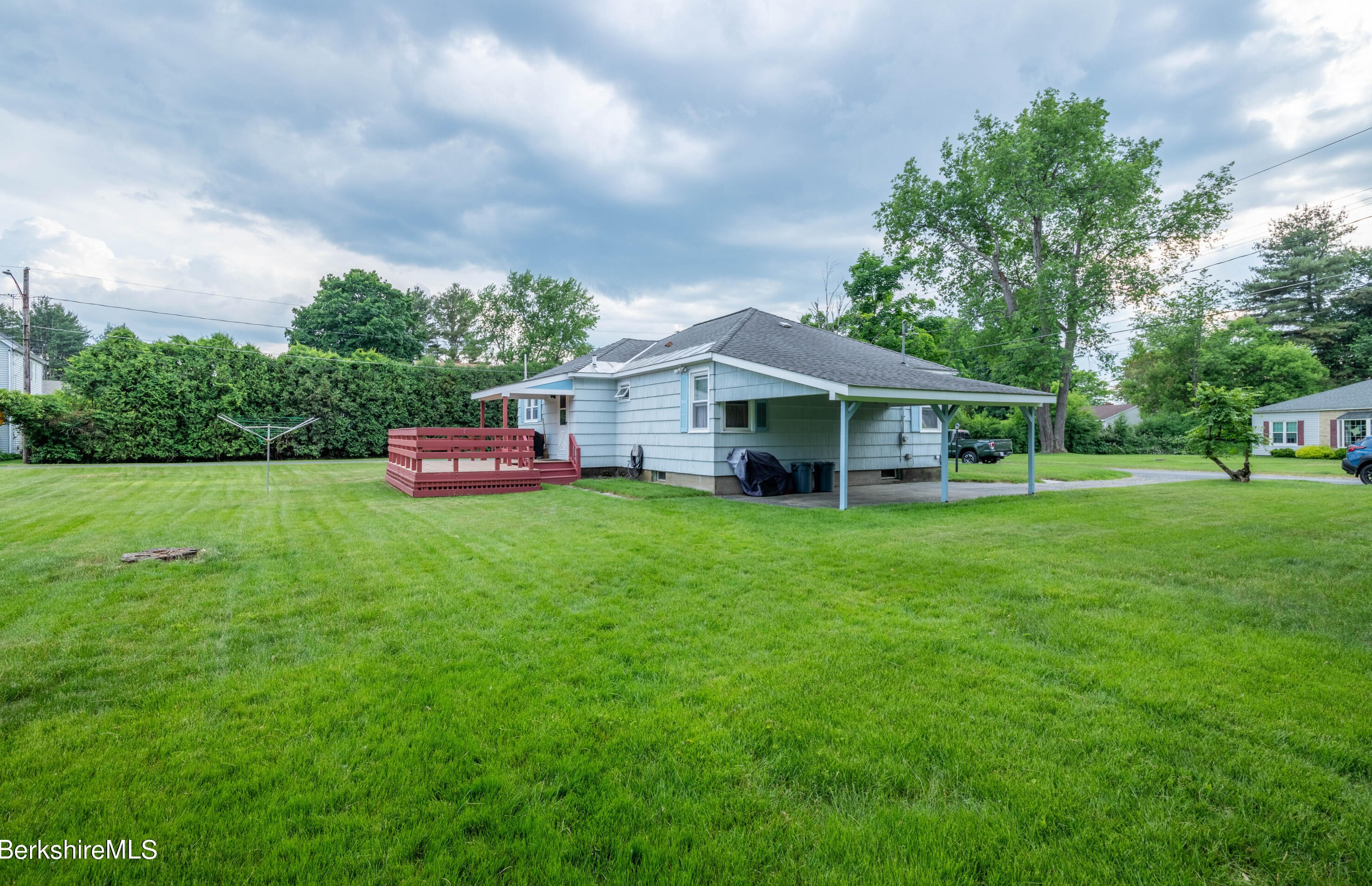 20 Willard Pl, Pittsfield MA 01201-5505 exterior