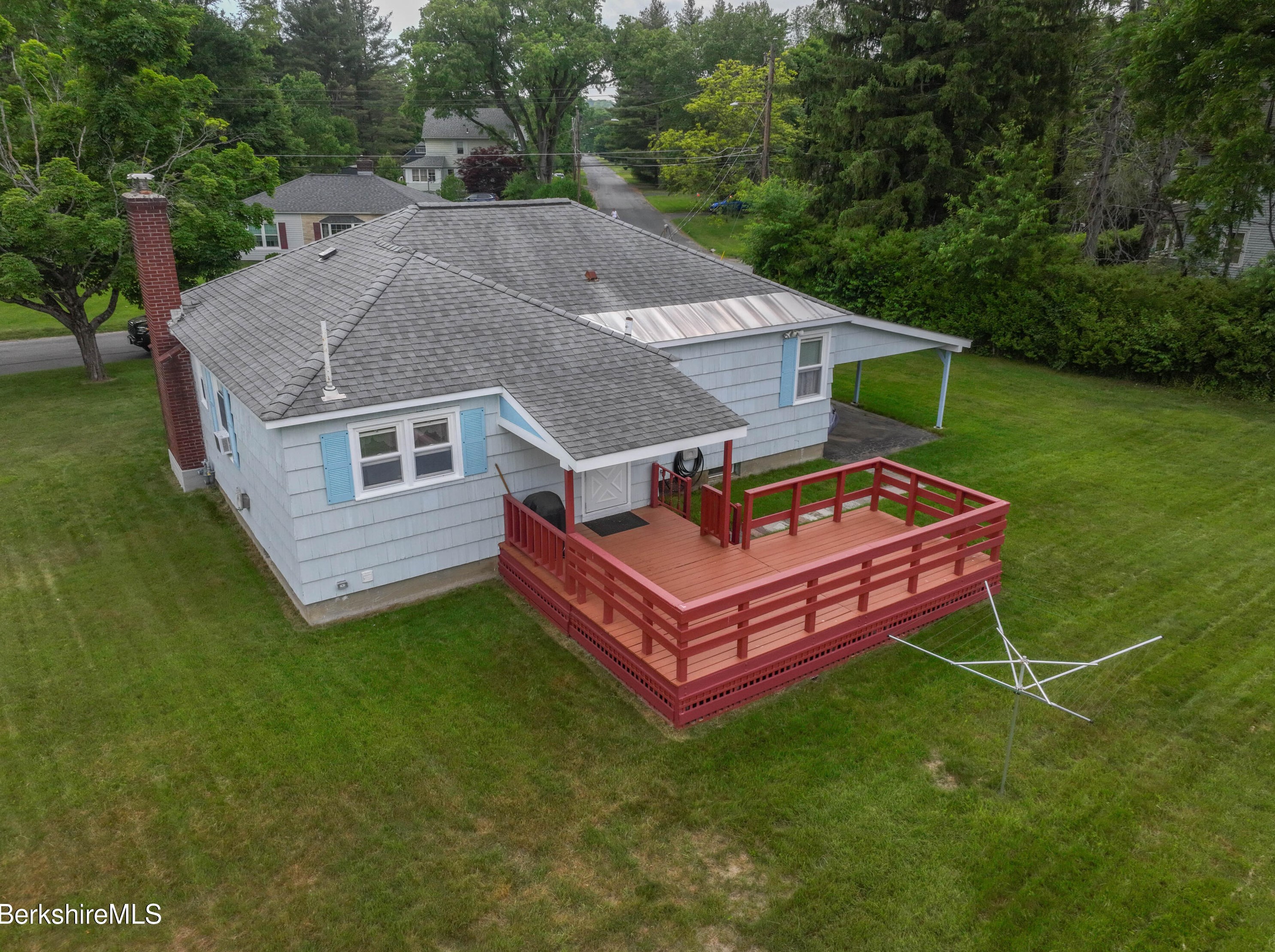 20 Willard Pl, Pittsfield MA 01201-5505 exterior