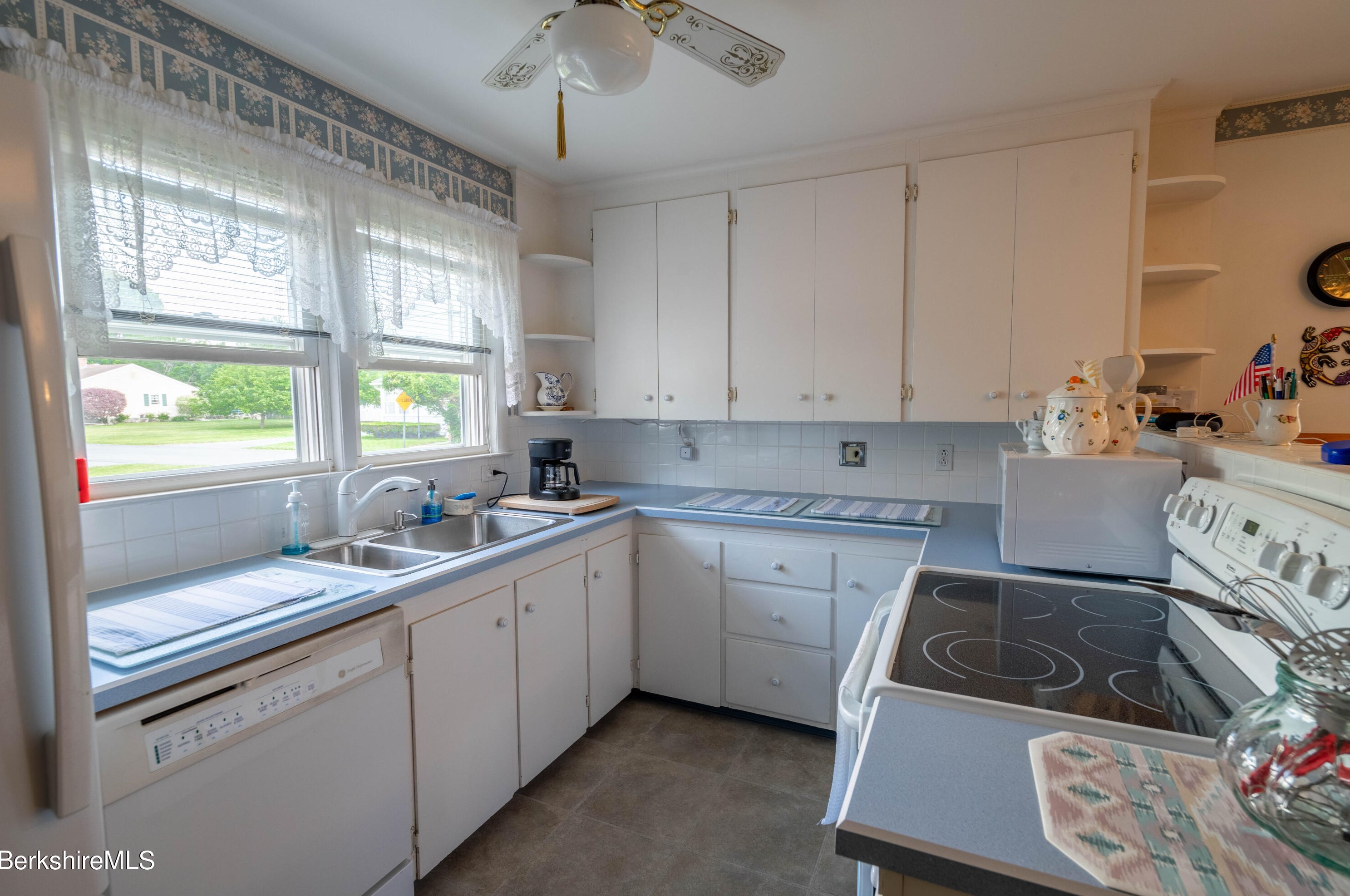 20 Willard Pl, Pittsfield MA 01201-5505 exterior