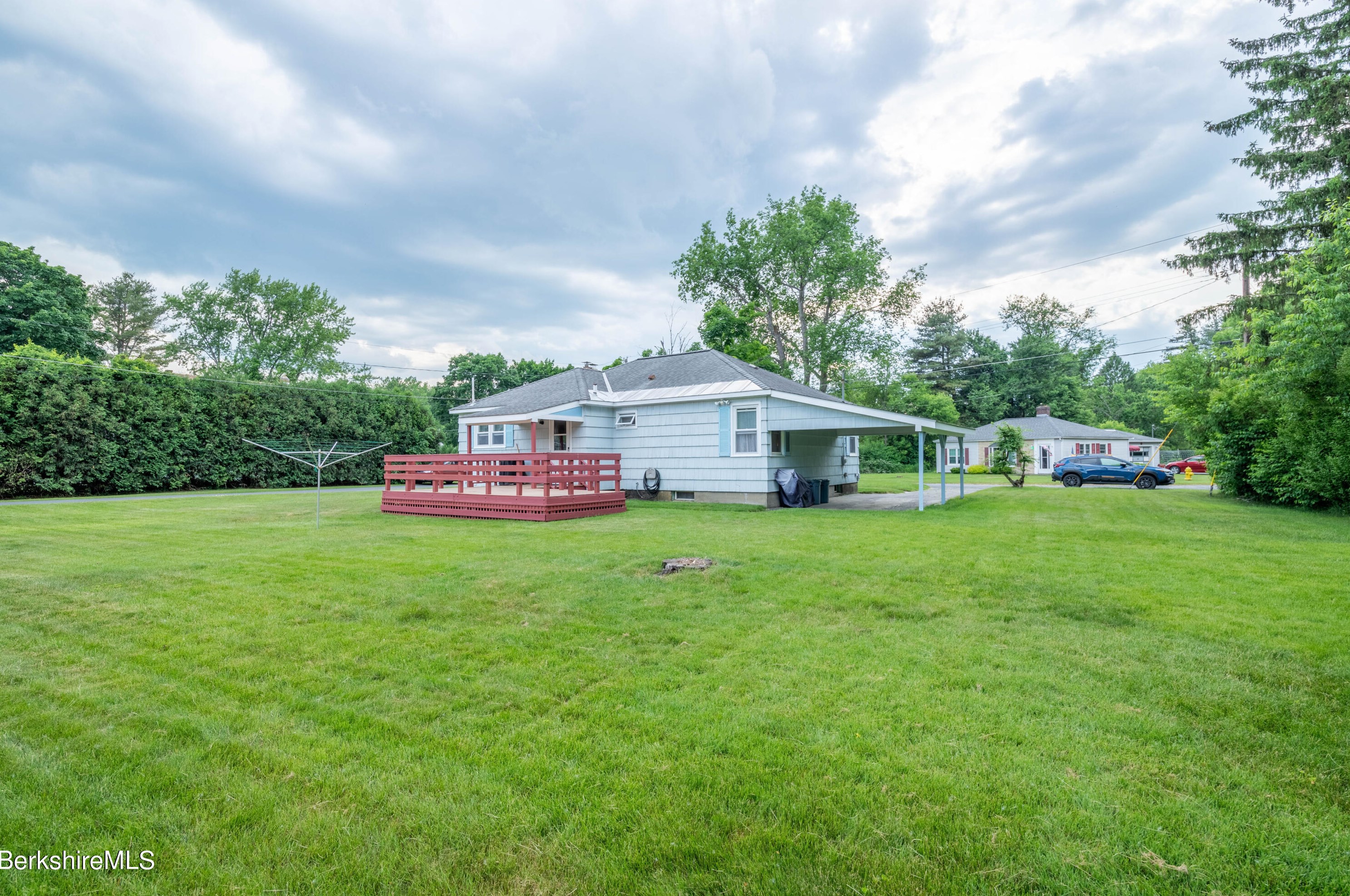 20 Willard Pl, Pittsfield MA 01201-5505 exterior