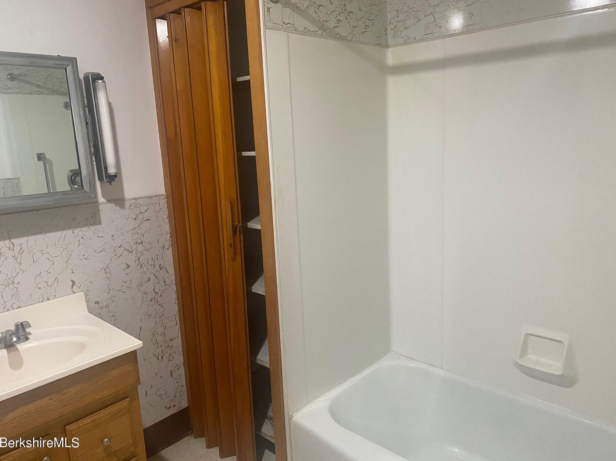 39 Grove St, Adams MA  01220-2115 exterior