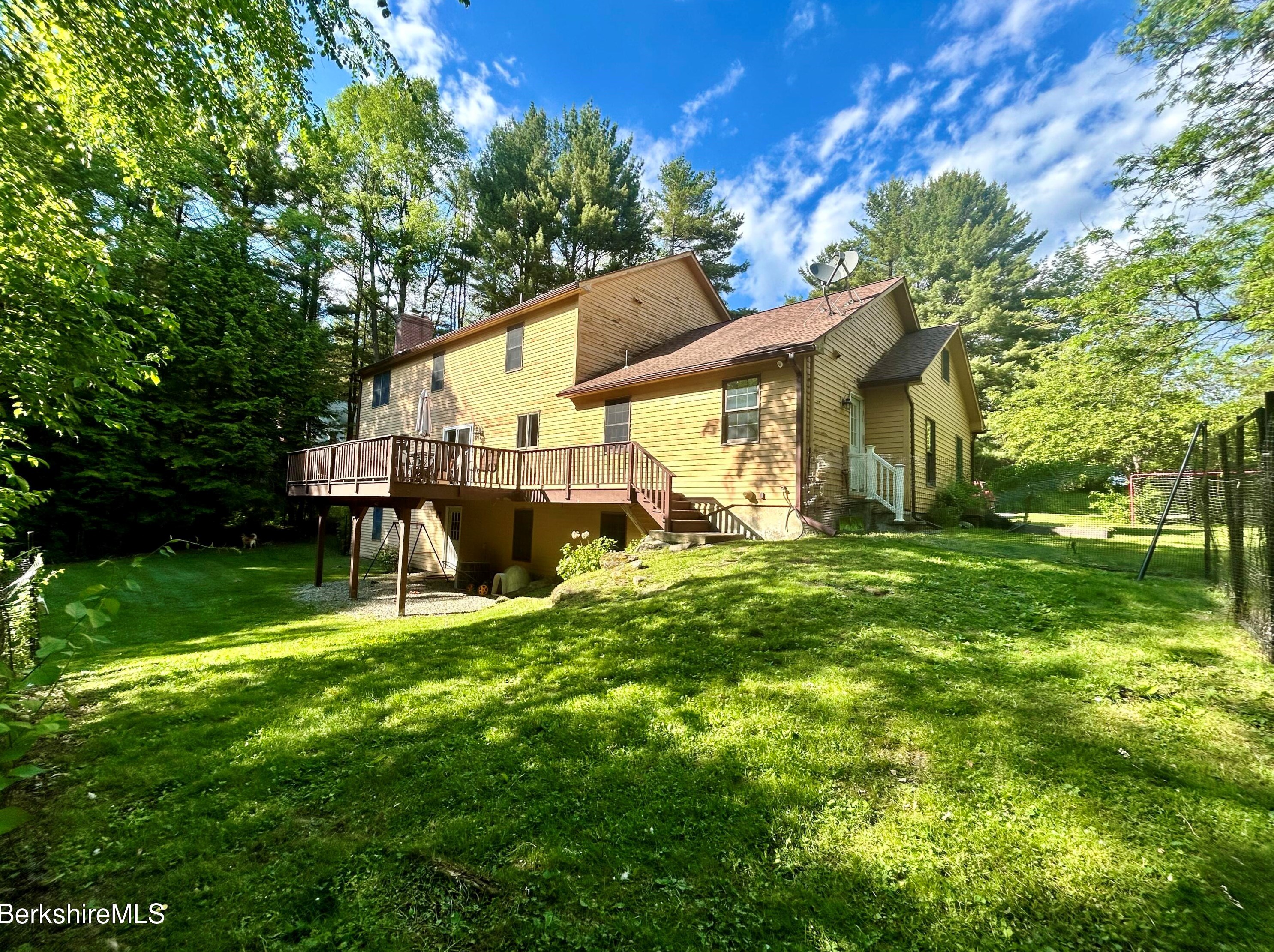 39 Tamie Way, Pittsfield, MA 01201 exterior