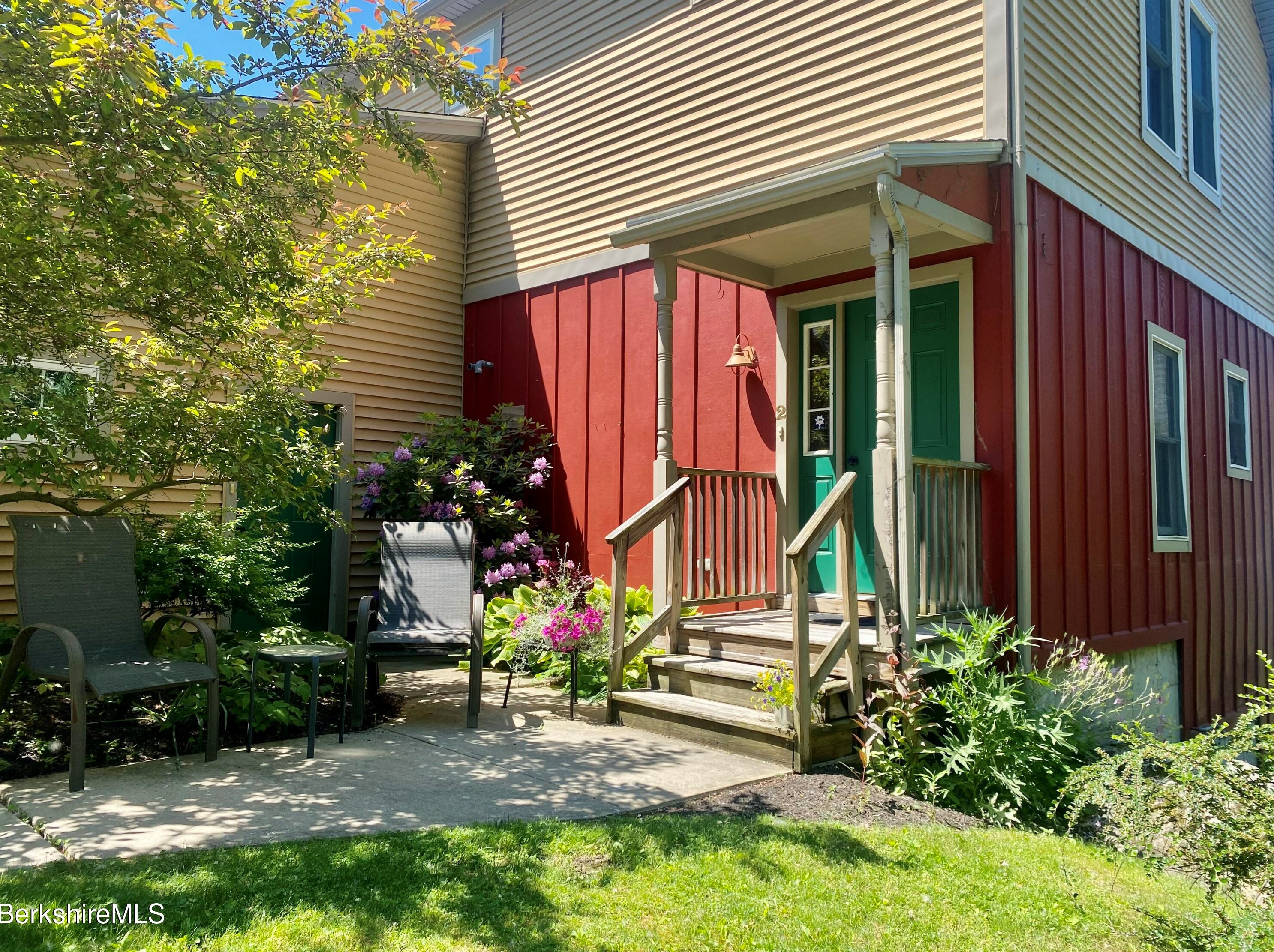 2 Rose Ct, Alford MA 01230-9741 exterior