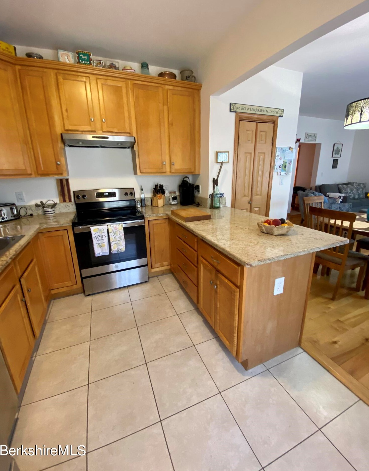 2 Rose Ct, Alford MA 01230-9741 exterior