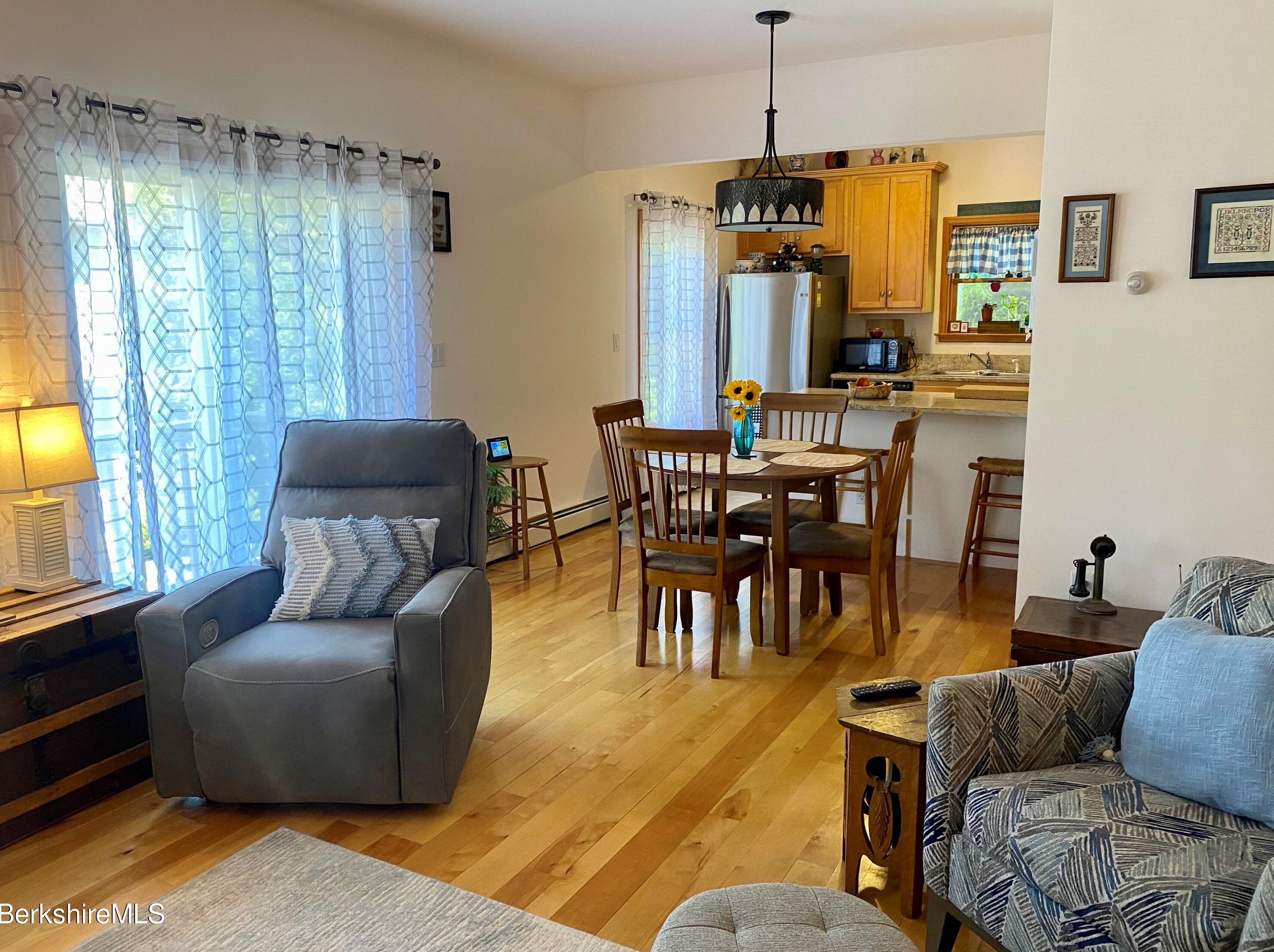 2 Rose Ct, Alford MA 01230-9741 exterior