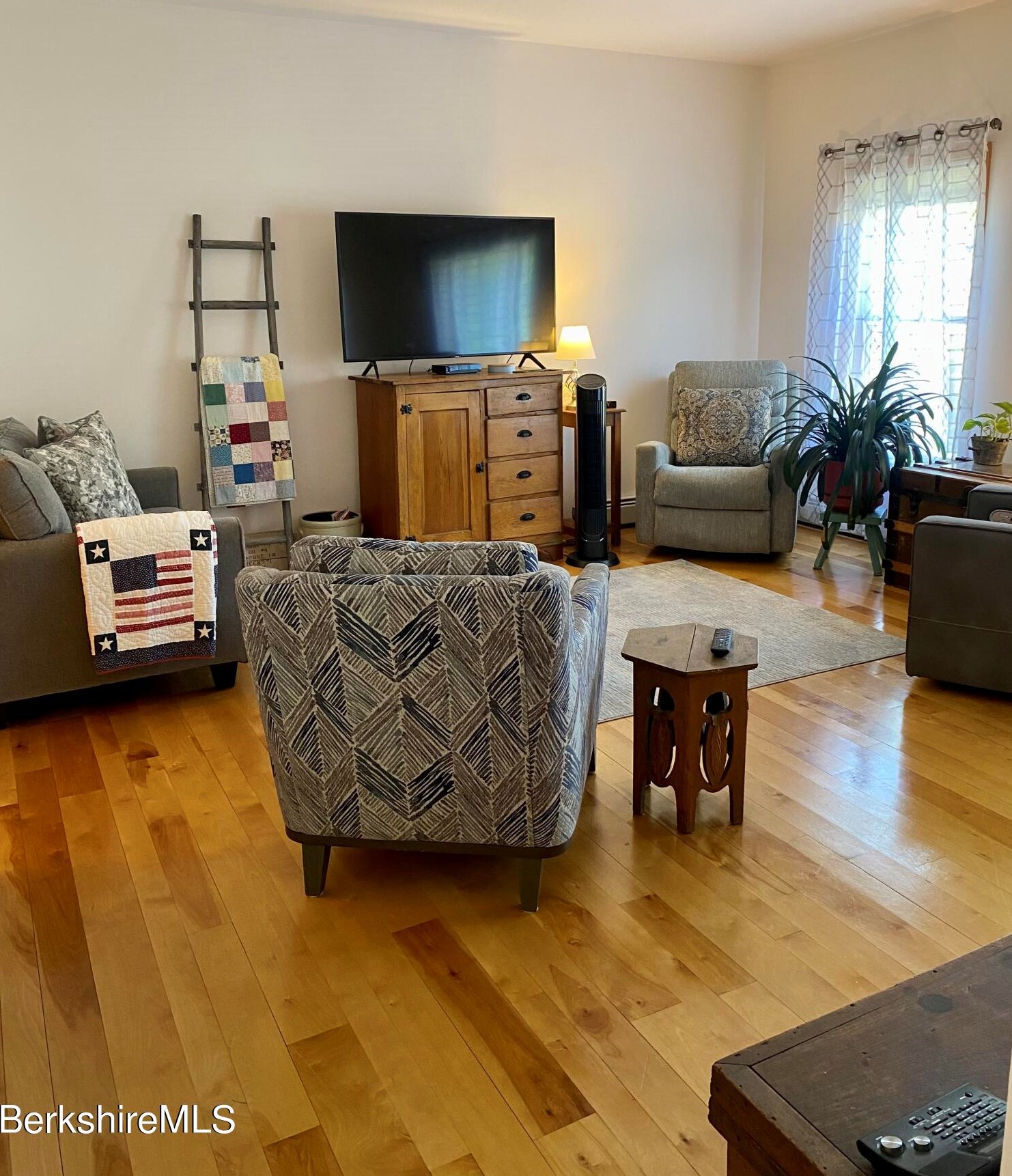 2 Rose Ct, Alford MA 01230-9741 exterior