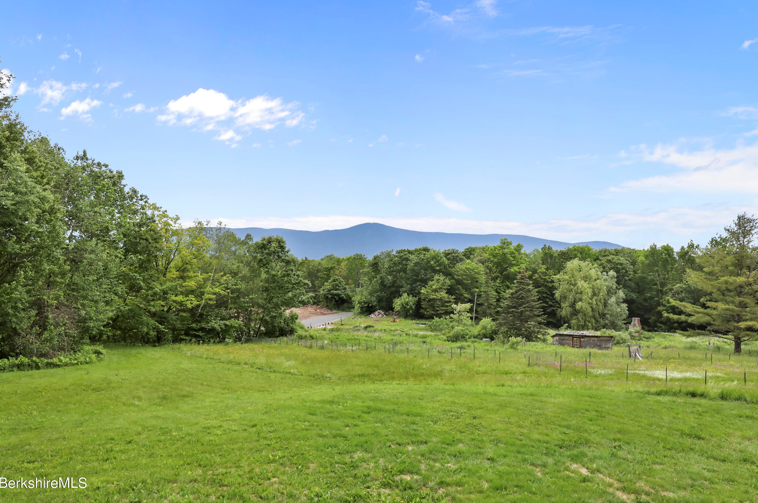 472 Hoosac St, Adams MA  01220-1733 exterior