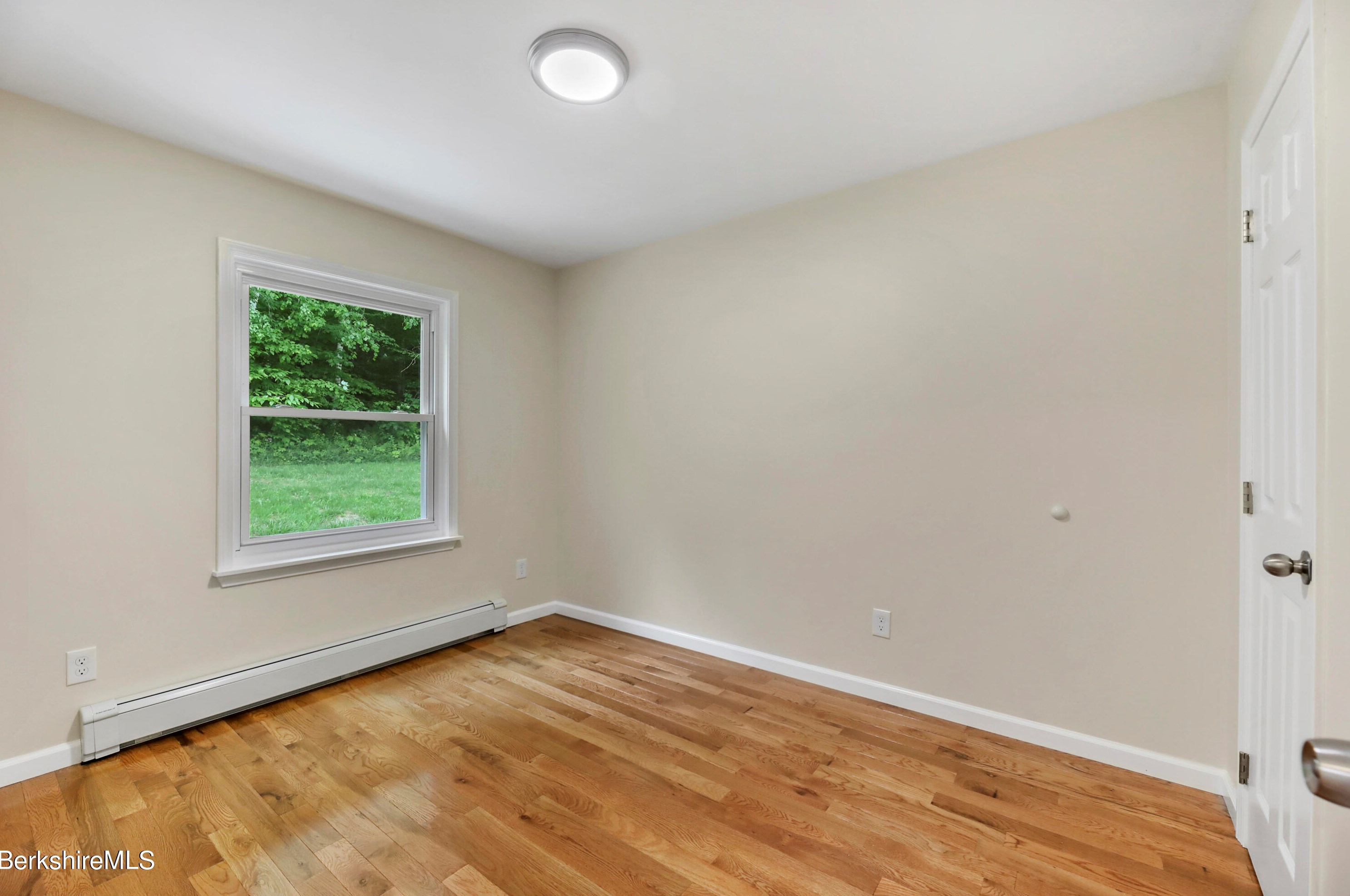 472 Hoosac St, Adams MA  01220-1733 exterior