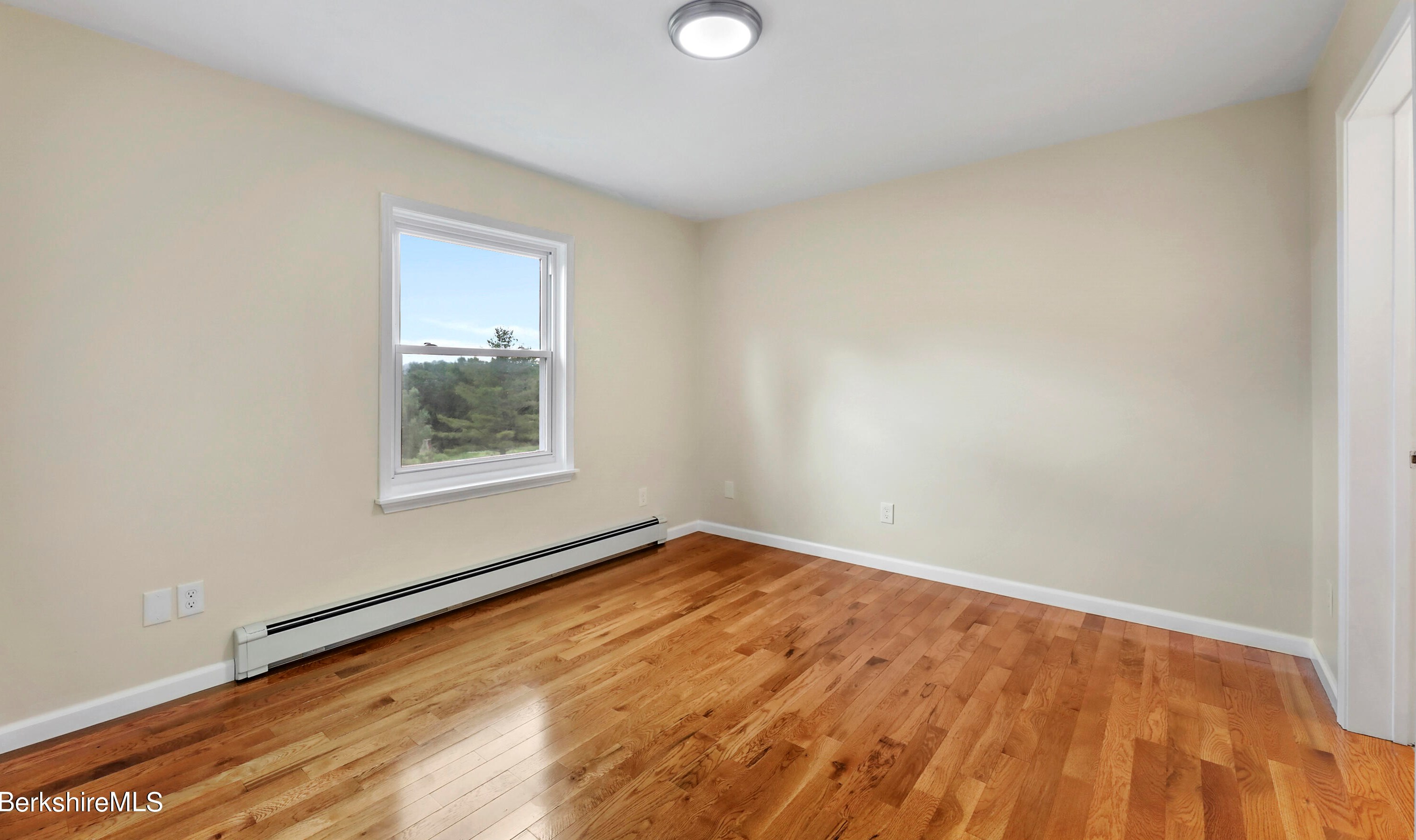 472 Hoosac St, Adams MA  01220-1733 exterior