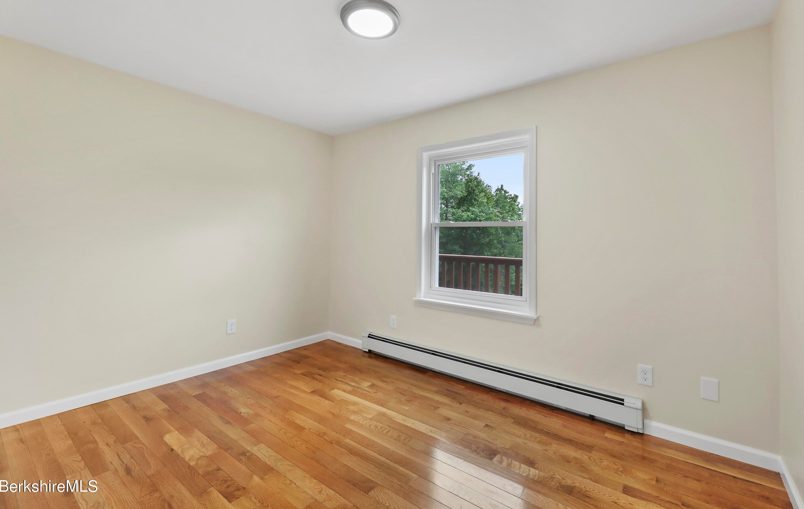 472 Hoosac St, Adams MA  01220-1733 exterior