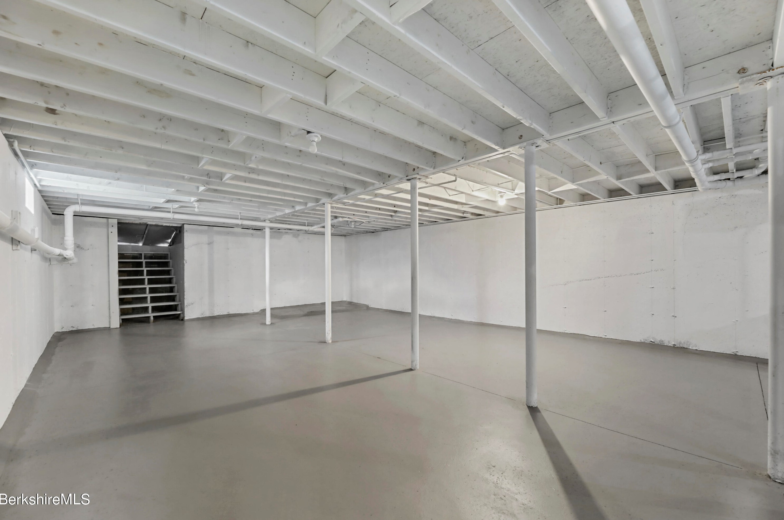 472 Hoosac St, Adams MA  01220-1733 exterior