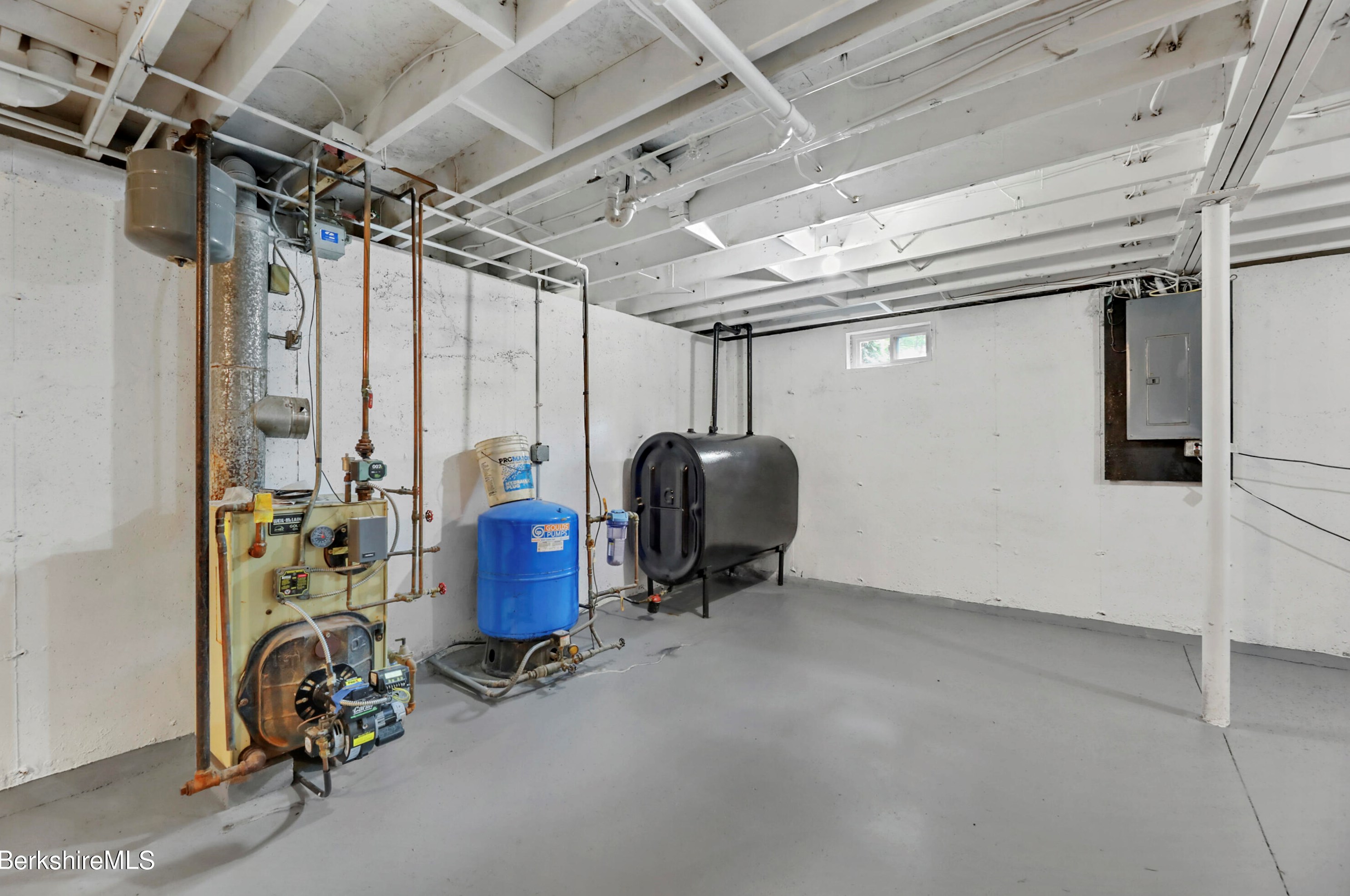 472 Hoosac St, Adams MA  01220-1733 exterior