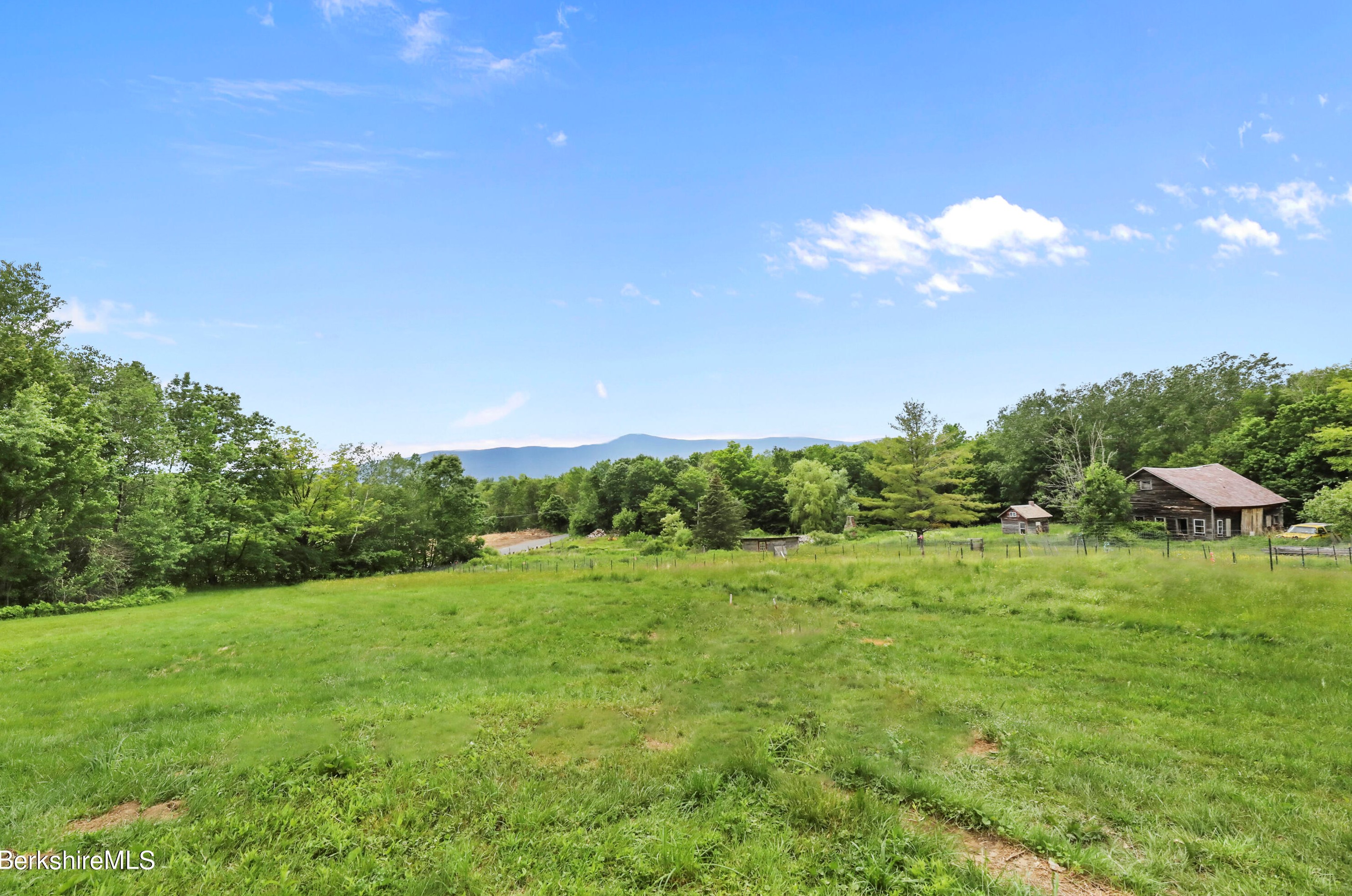 472 Hoosac St, Adams MA  01220-1733 exterior