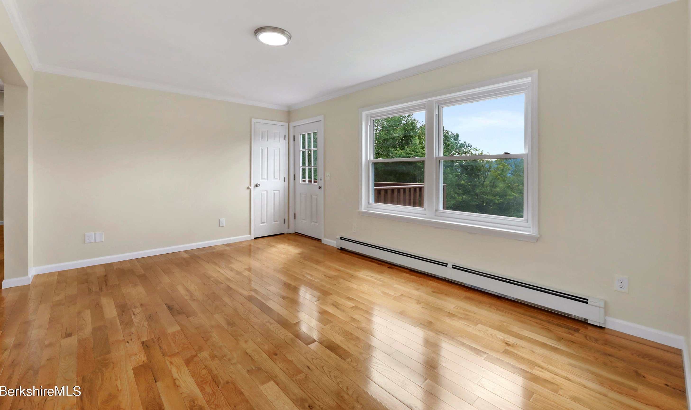 472 Hoosac St, Adams MA  01220-1733 exterior