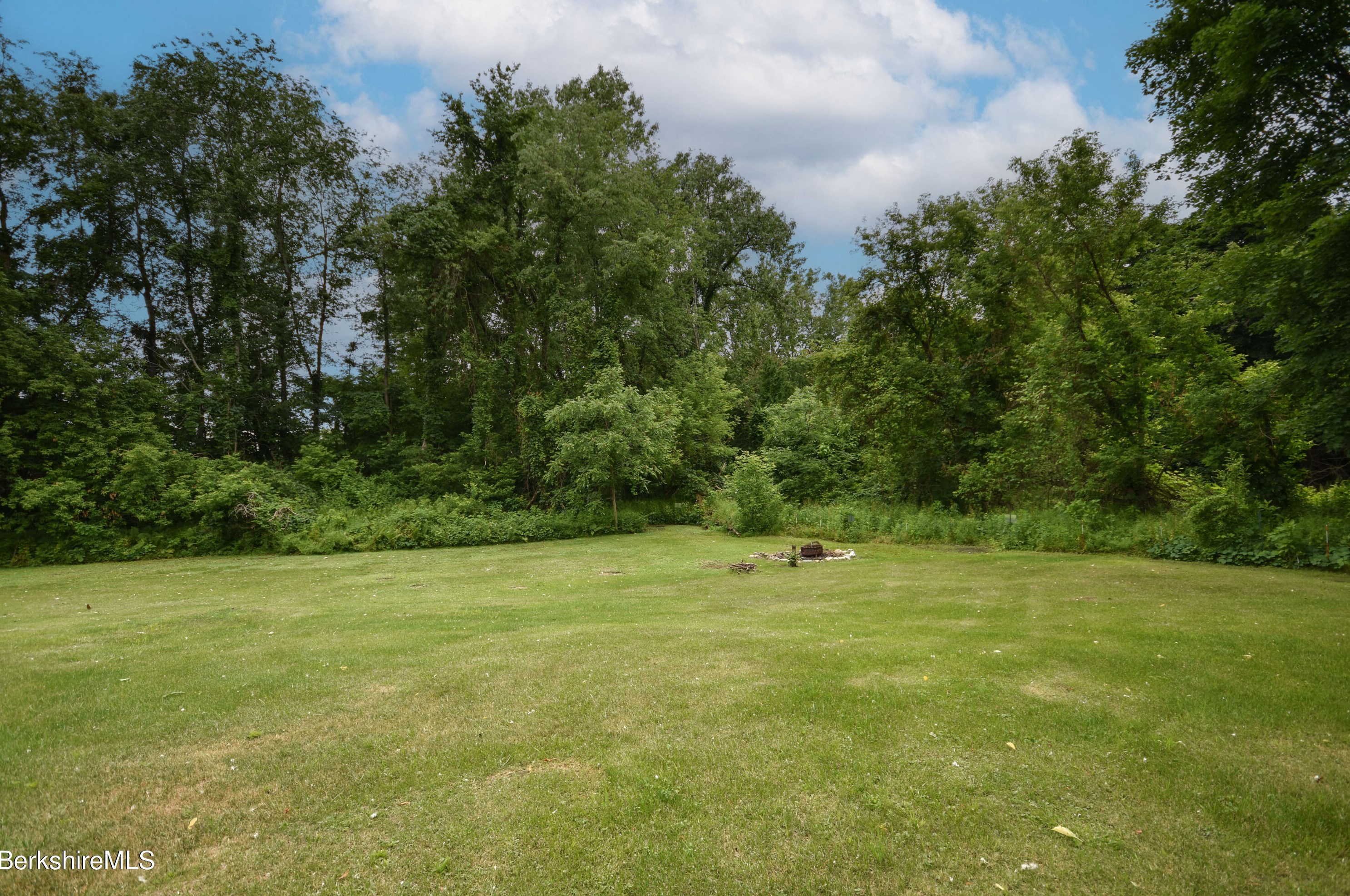 39 Goodrich St, Clarksburg MA 01247-3327 exterior