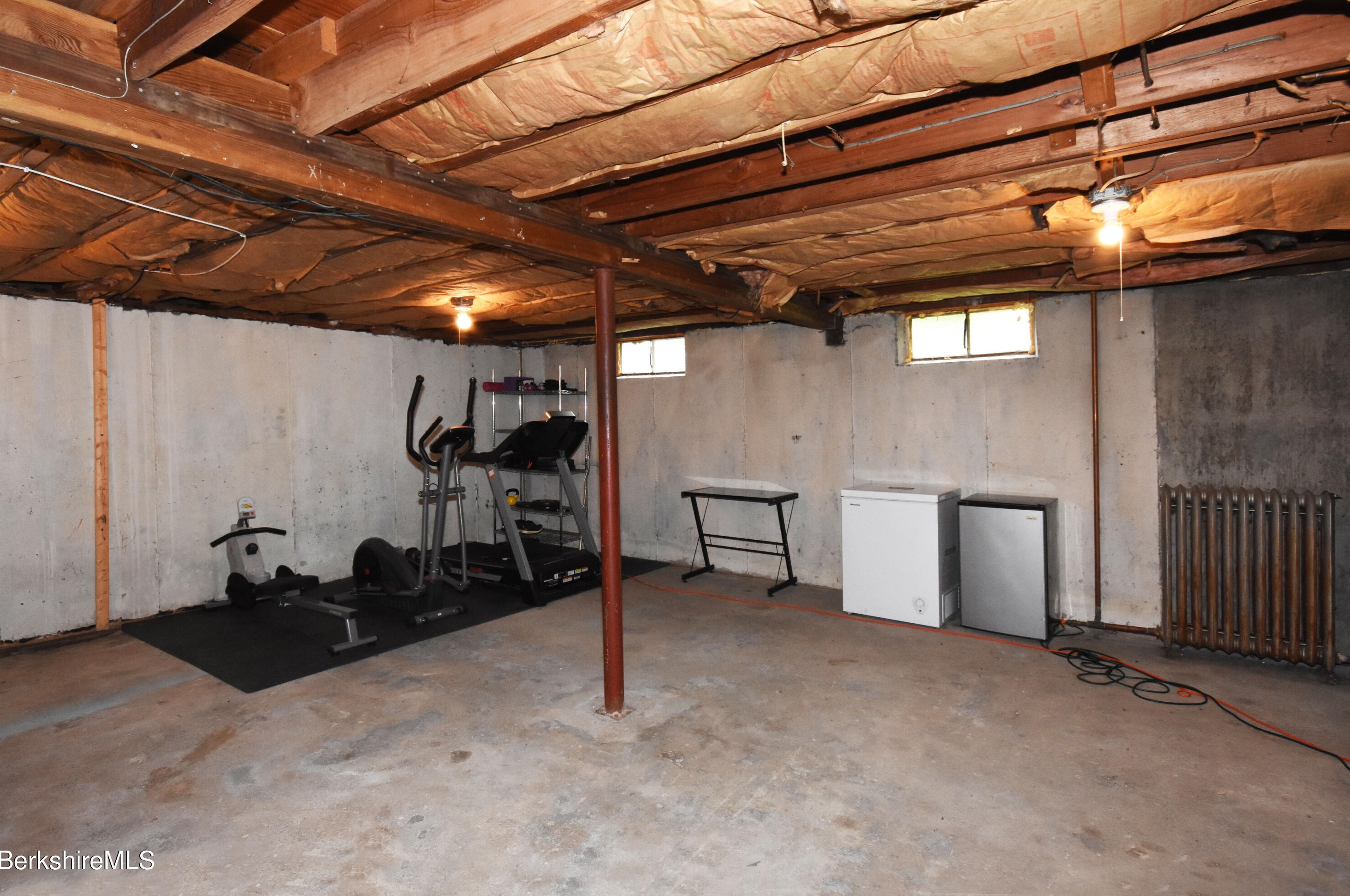 39 Goodrich St, Clarksburg MA 01247-3327 exterior