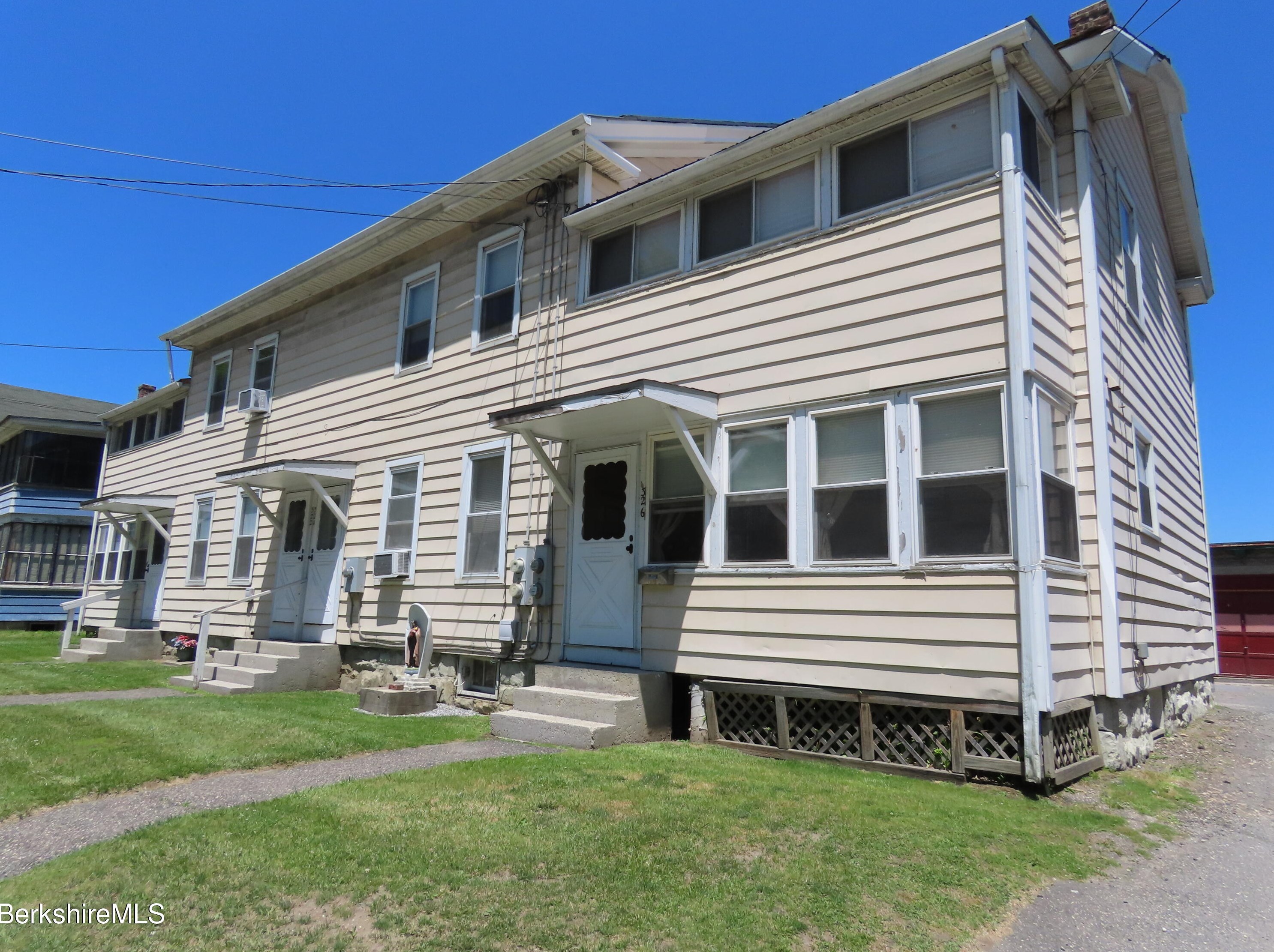 320-326 State St, Clarksburg, MA 01247