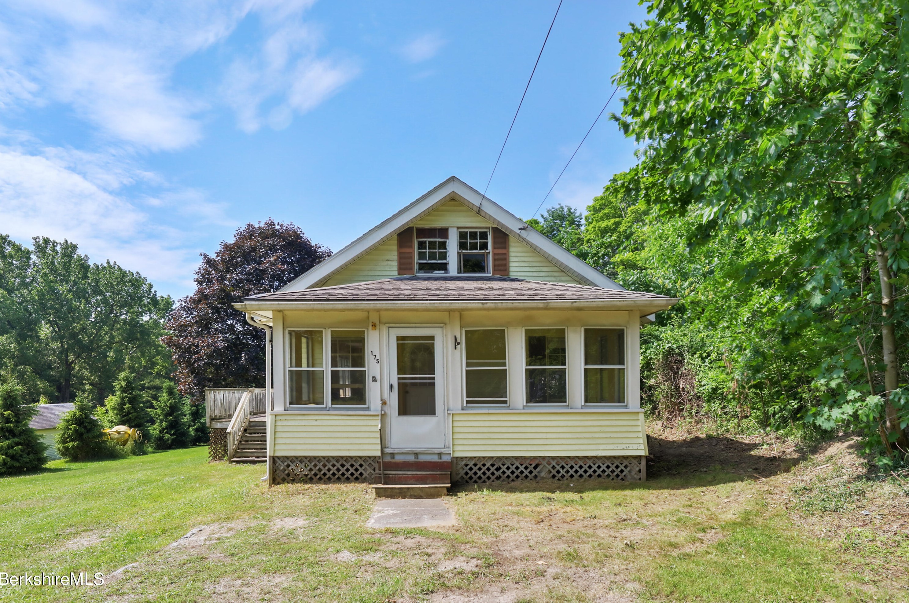175 Lakeway Dr, Pittsfield, MA 01201