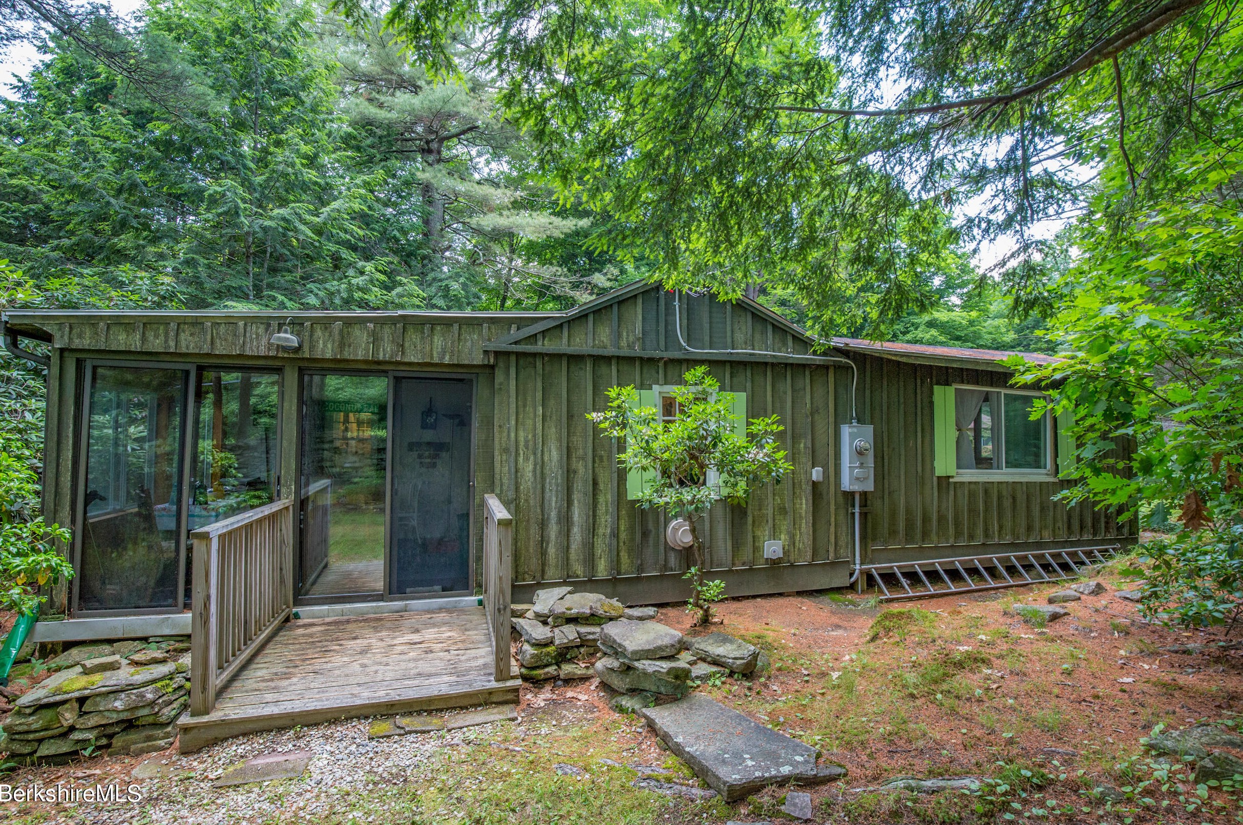 1146 E Otis Rd, Otis, MA 01253