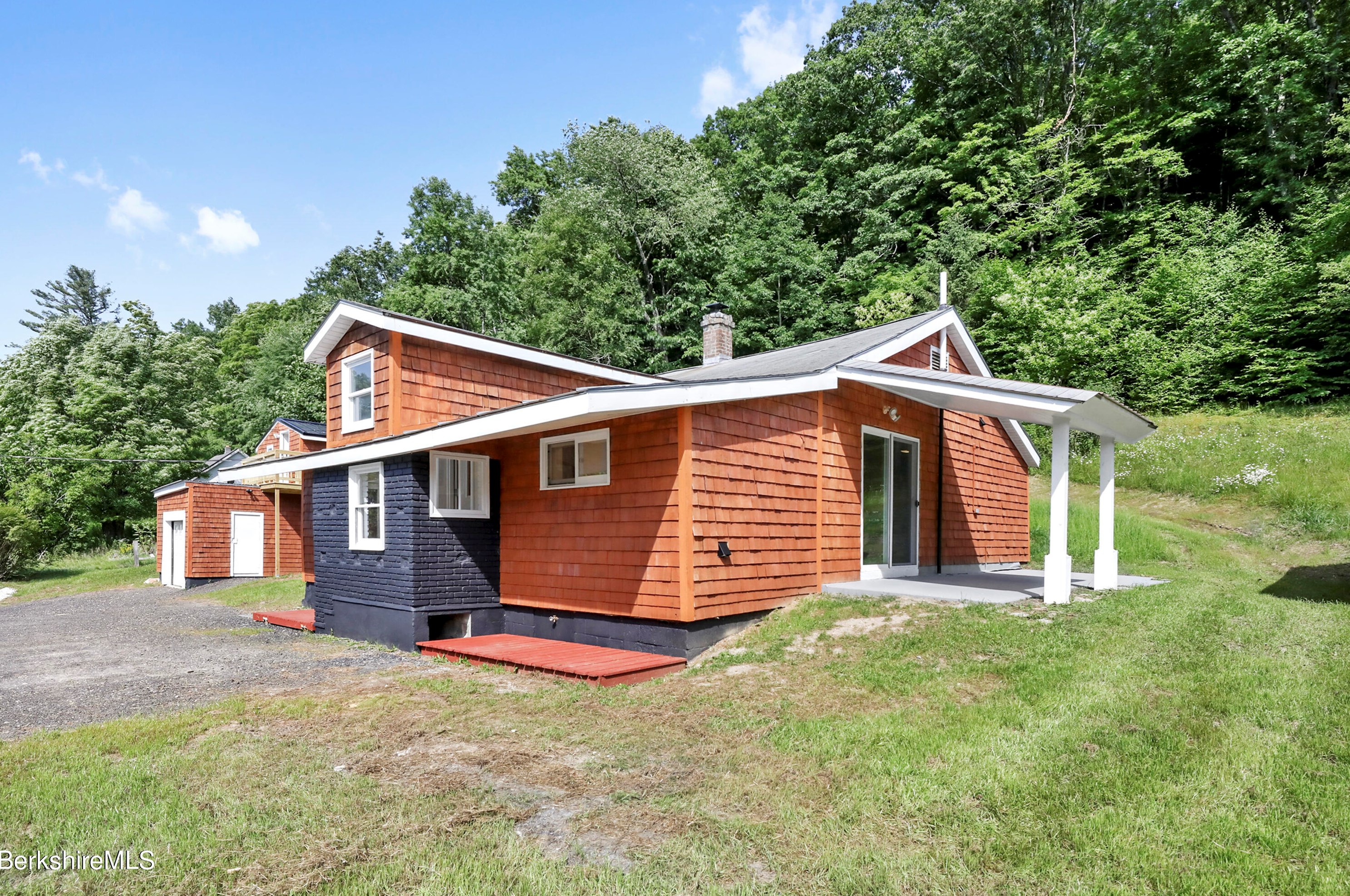 656 Reservoir Rd, Clarksburg, MA 01247
