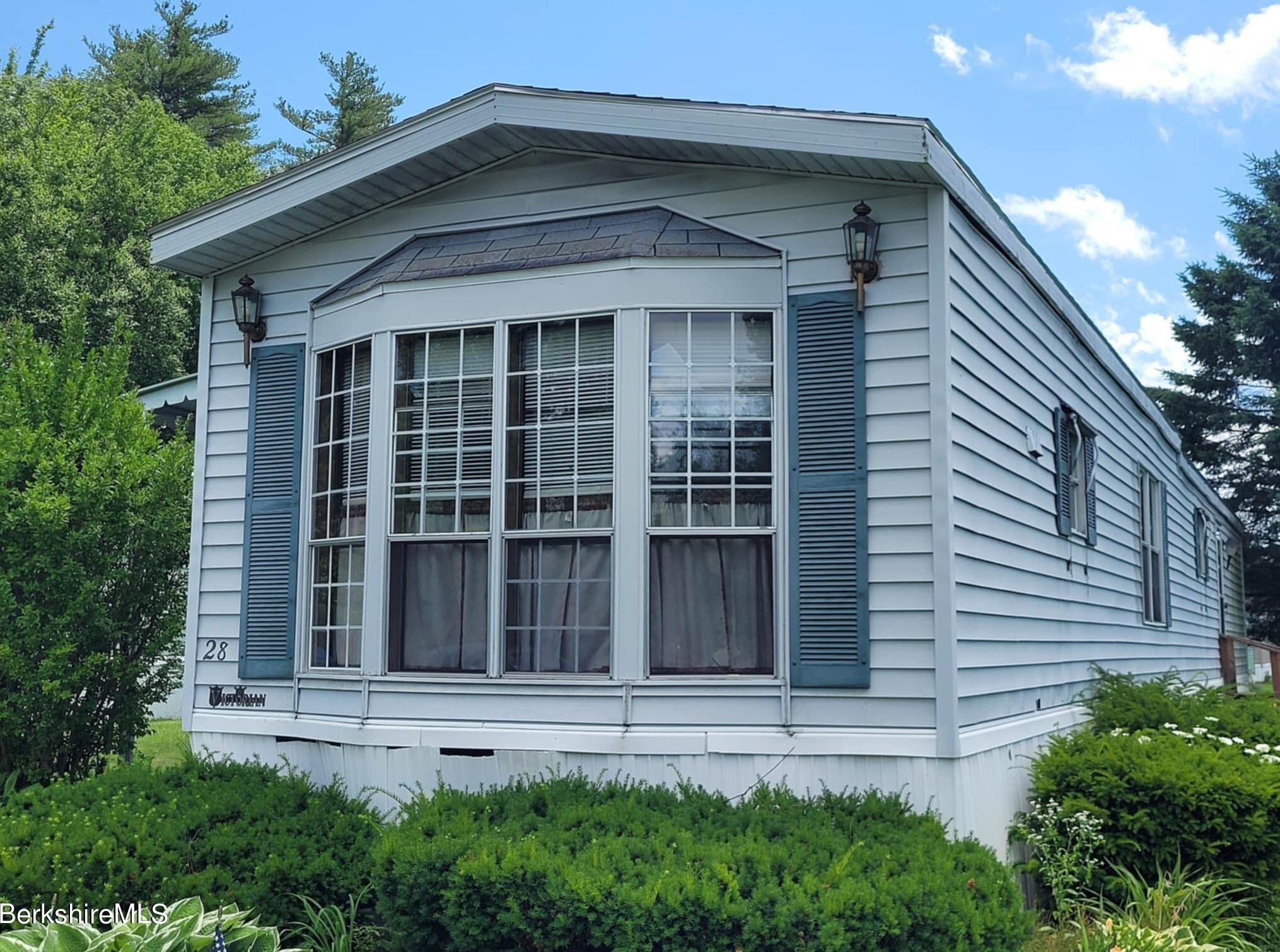 28 Seminole Dr, Clarksburg, MA 01247