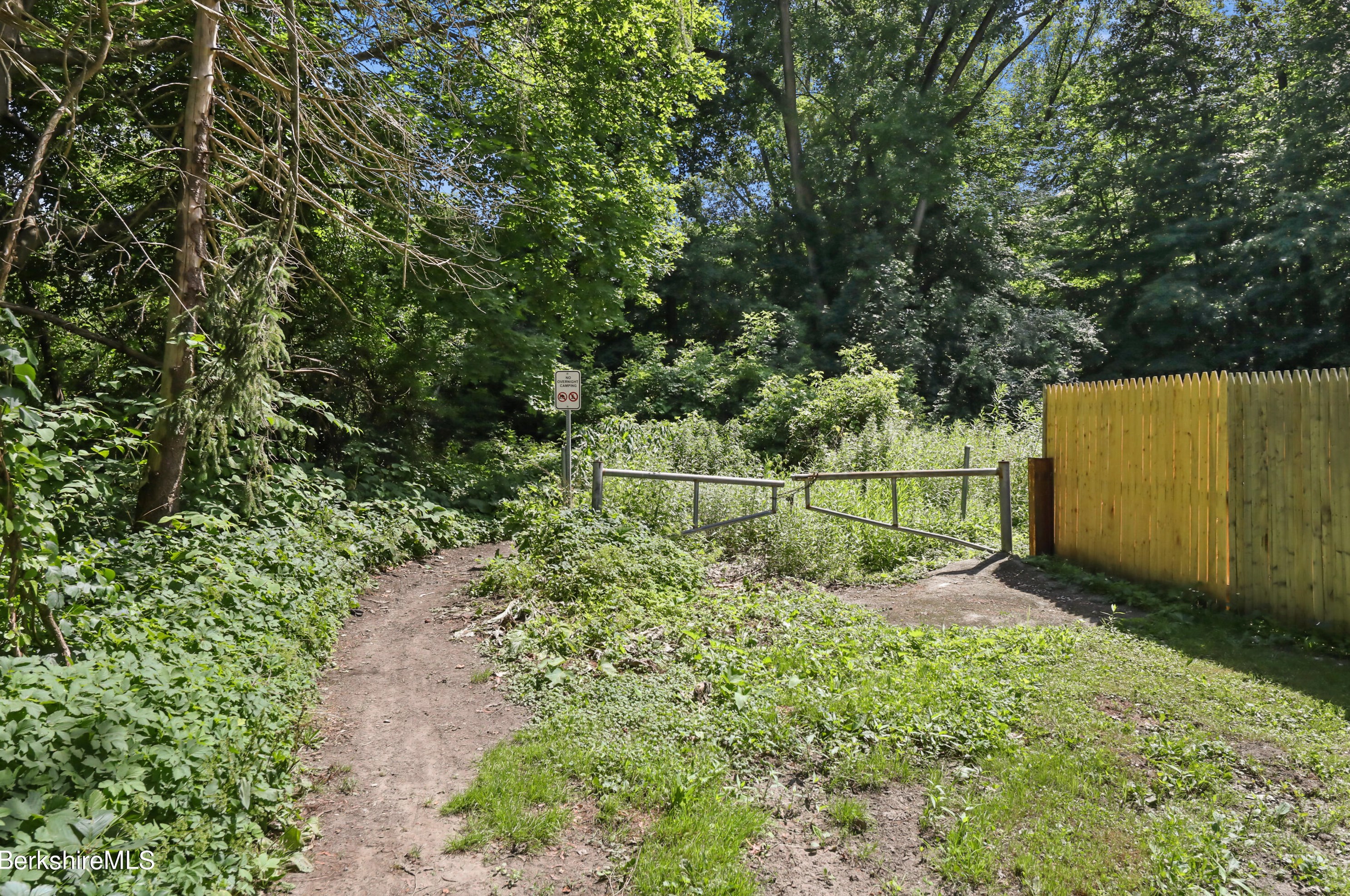 76 Hollister St, Pittsfield, MA 01201