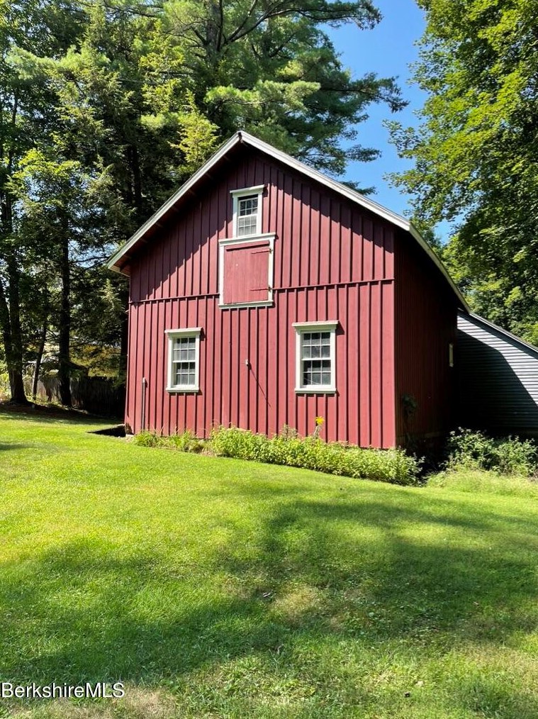 41 Main St #carriage House, Stockbridge, MA 01262
