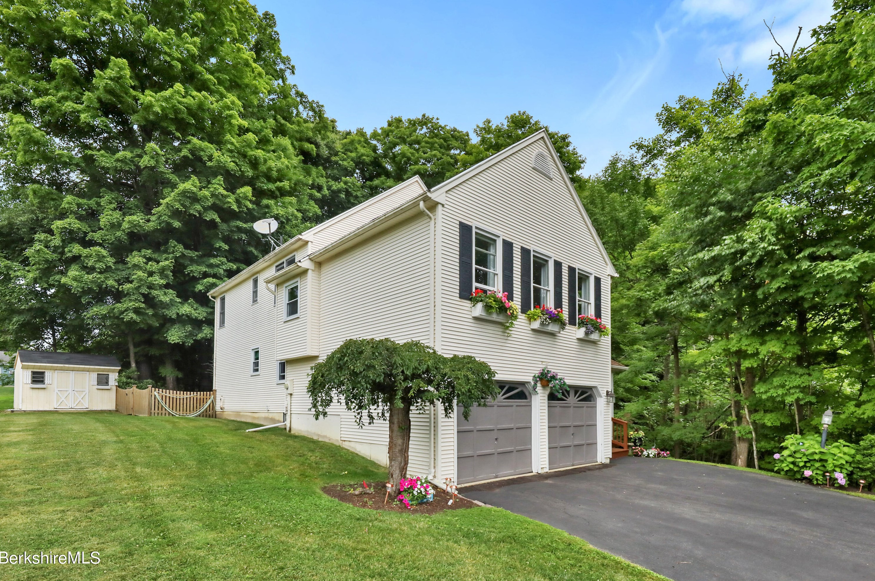 77 Frederick Dr, Dalton, MA 01226