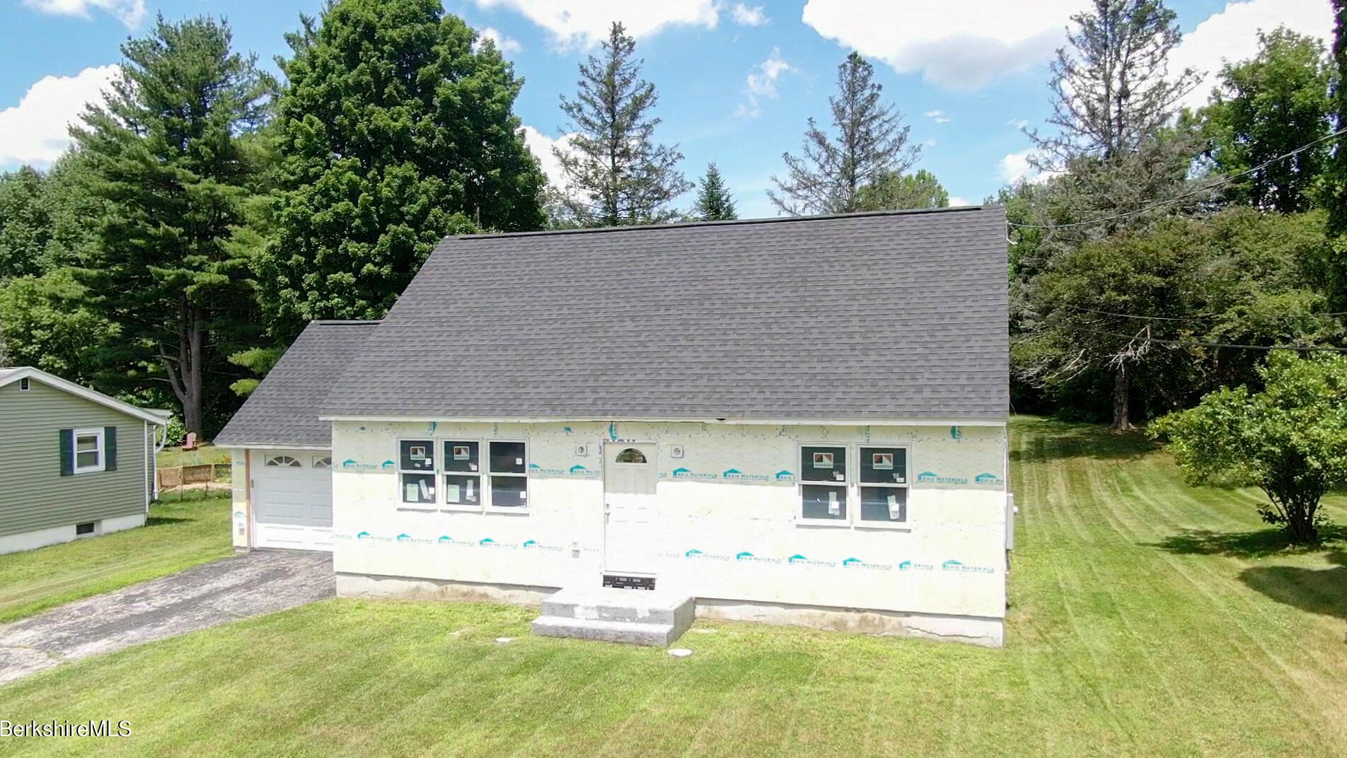 28 Anita Dr, Pittsfield, MA 01201