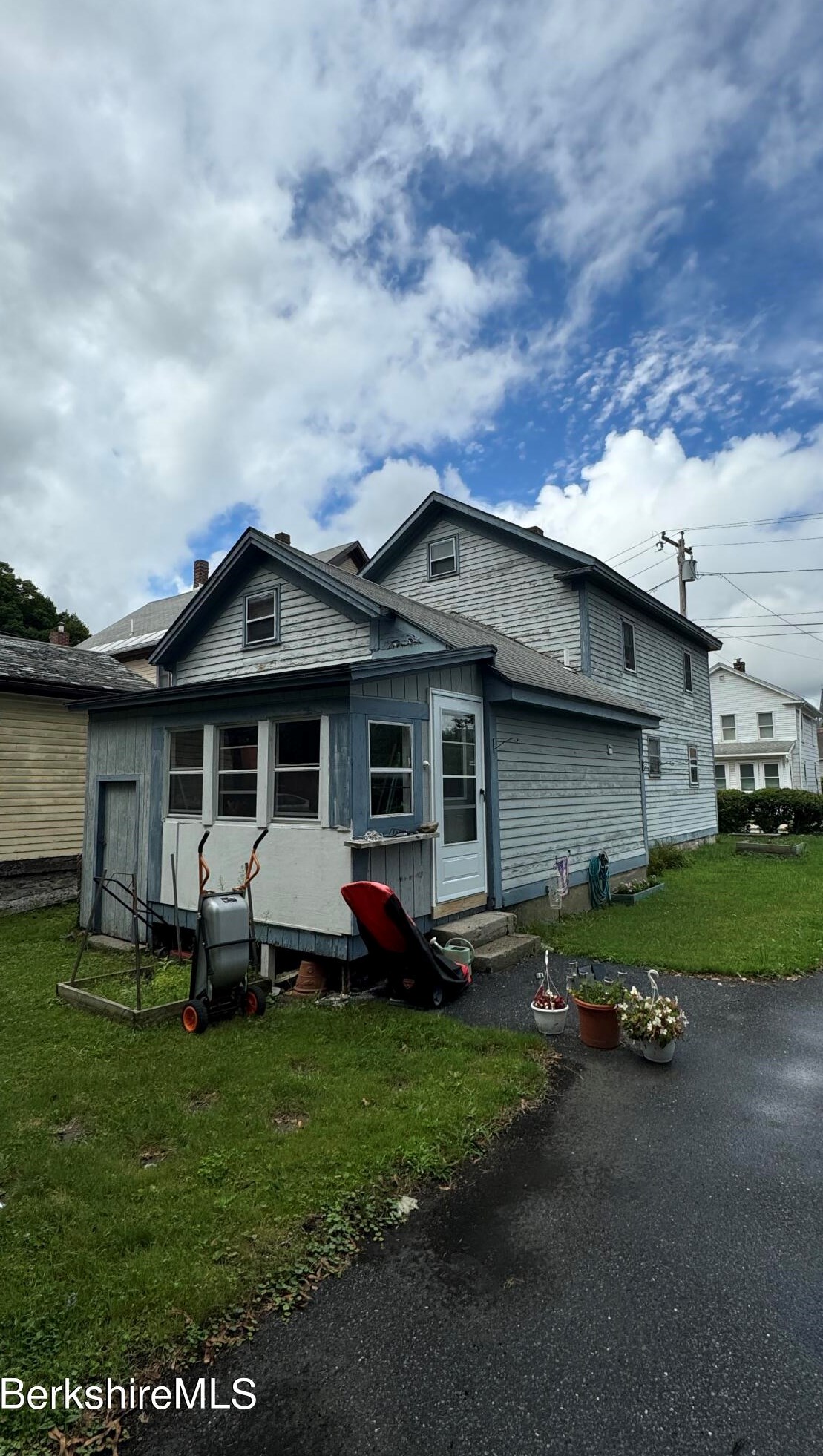 11 School St, Adams, MA 01220