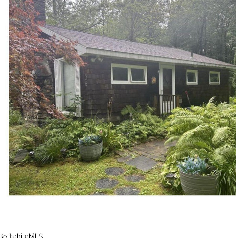 36 Forest Ln, Becket, MA 01223