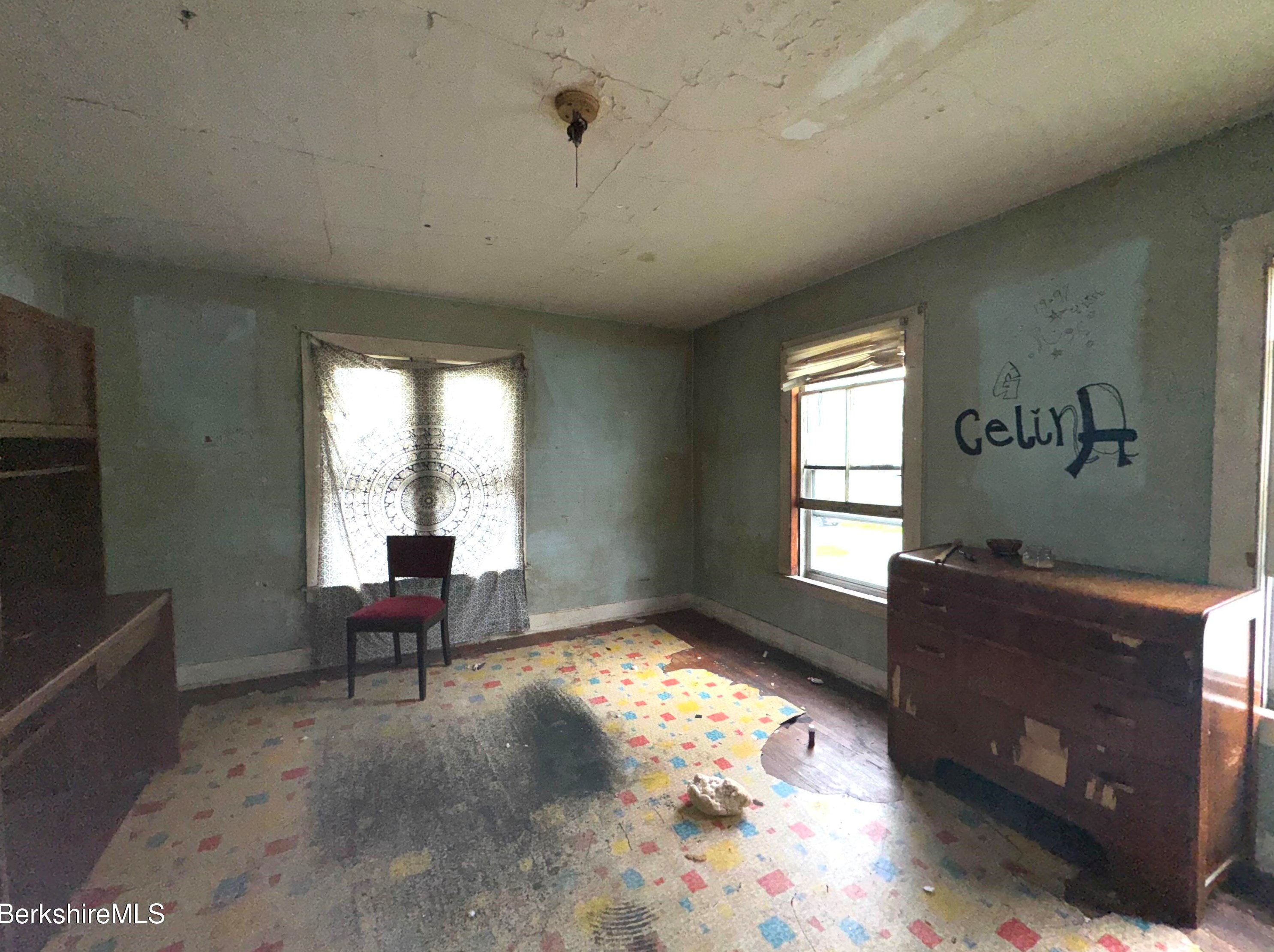 145-147 Robbins Ave, Pittsfield, MA 01201