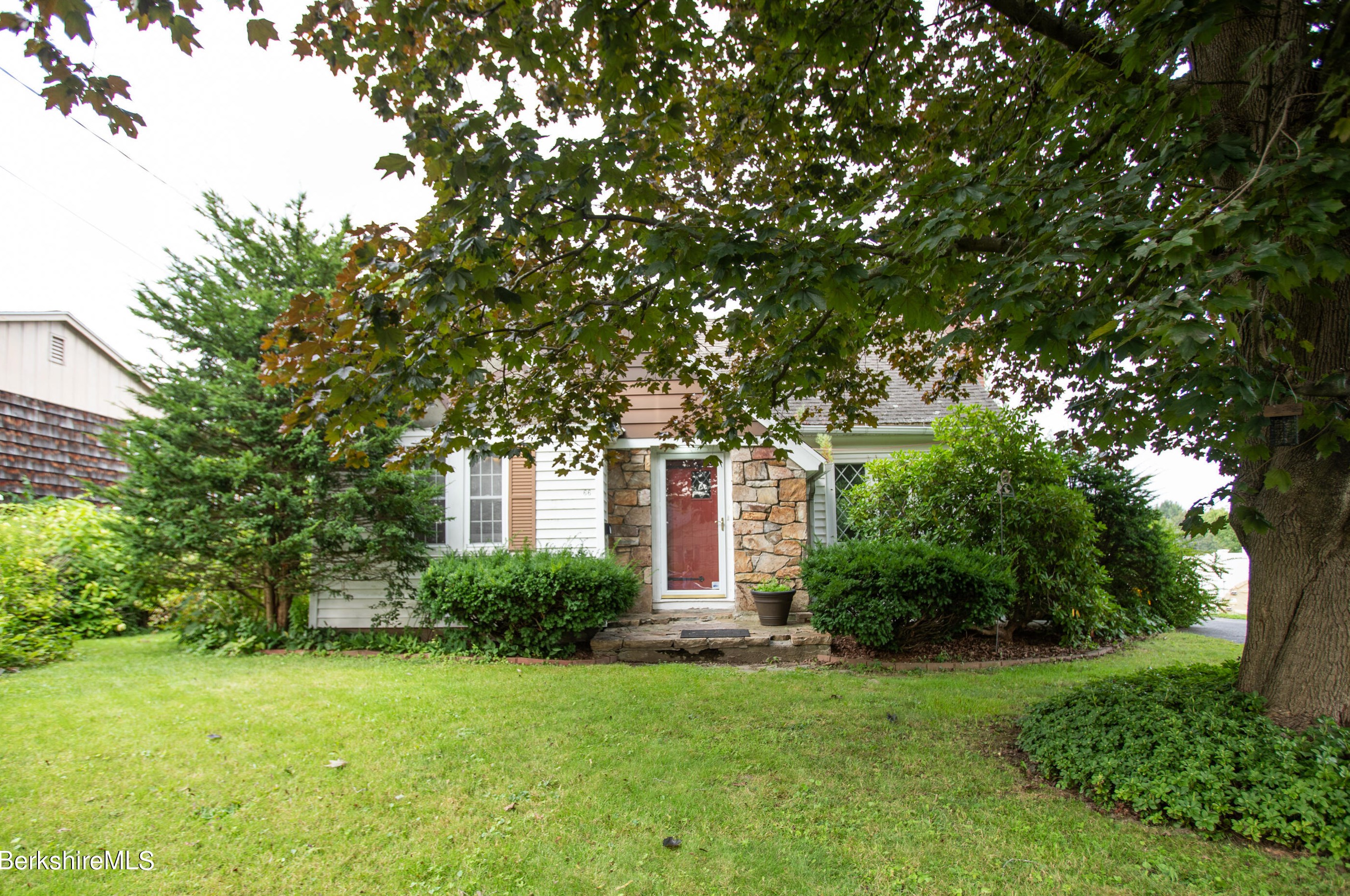 66 Ridgeway Ave, Pittsfield, MA 01201