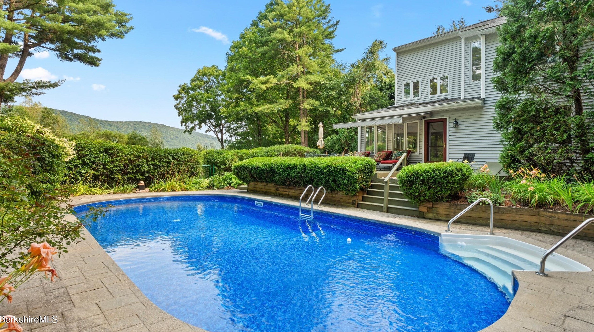 610 East St, Lenox, MA 01240