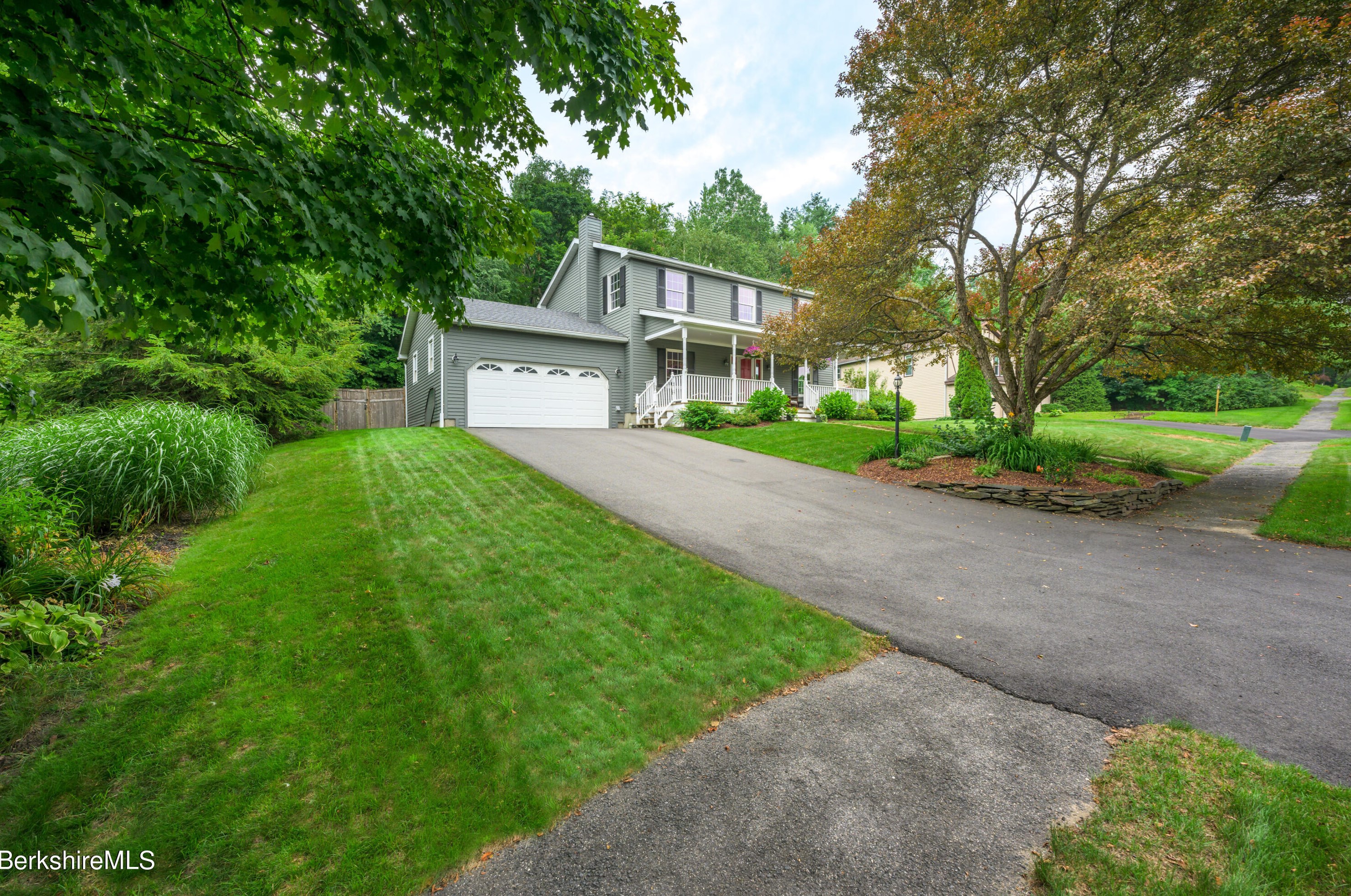 124 Leona Dr, Pittsfield, MA 01201