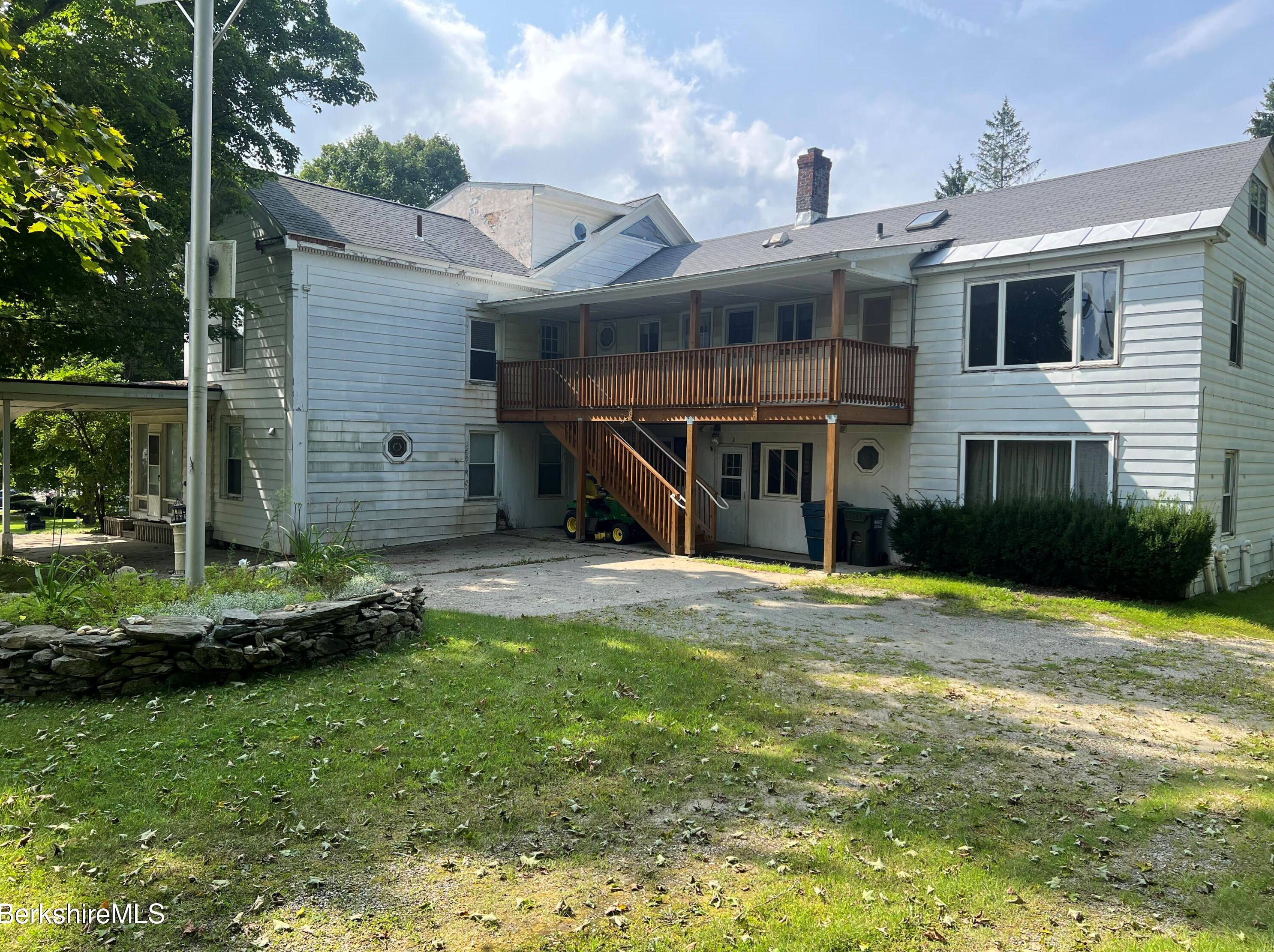 360 East St, Lee, MA 01238 exterior