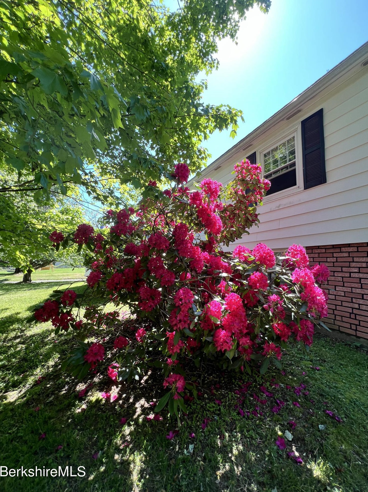 372 Reservoir Rd, Clarksburg, MA 01247