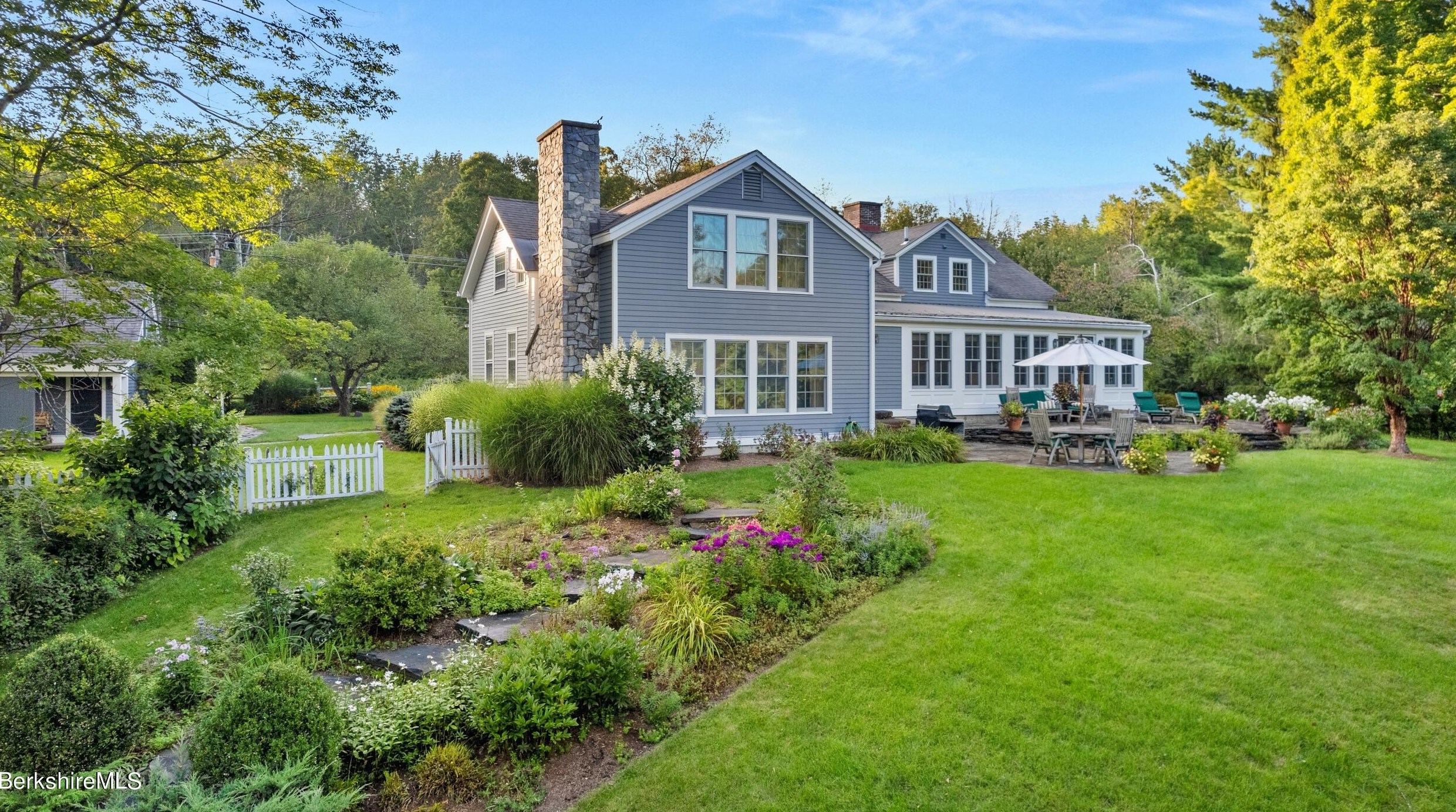 988 Hancock Rd, Williamstown, MA 01267 exterior