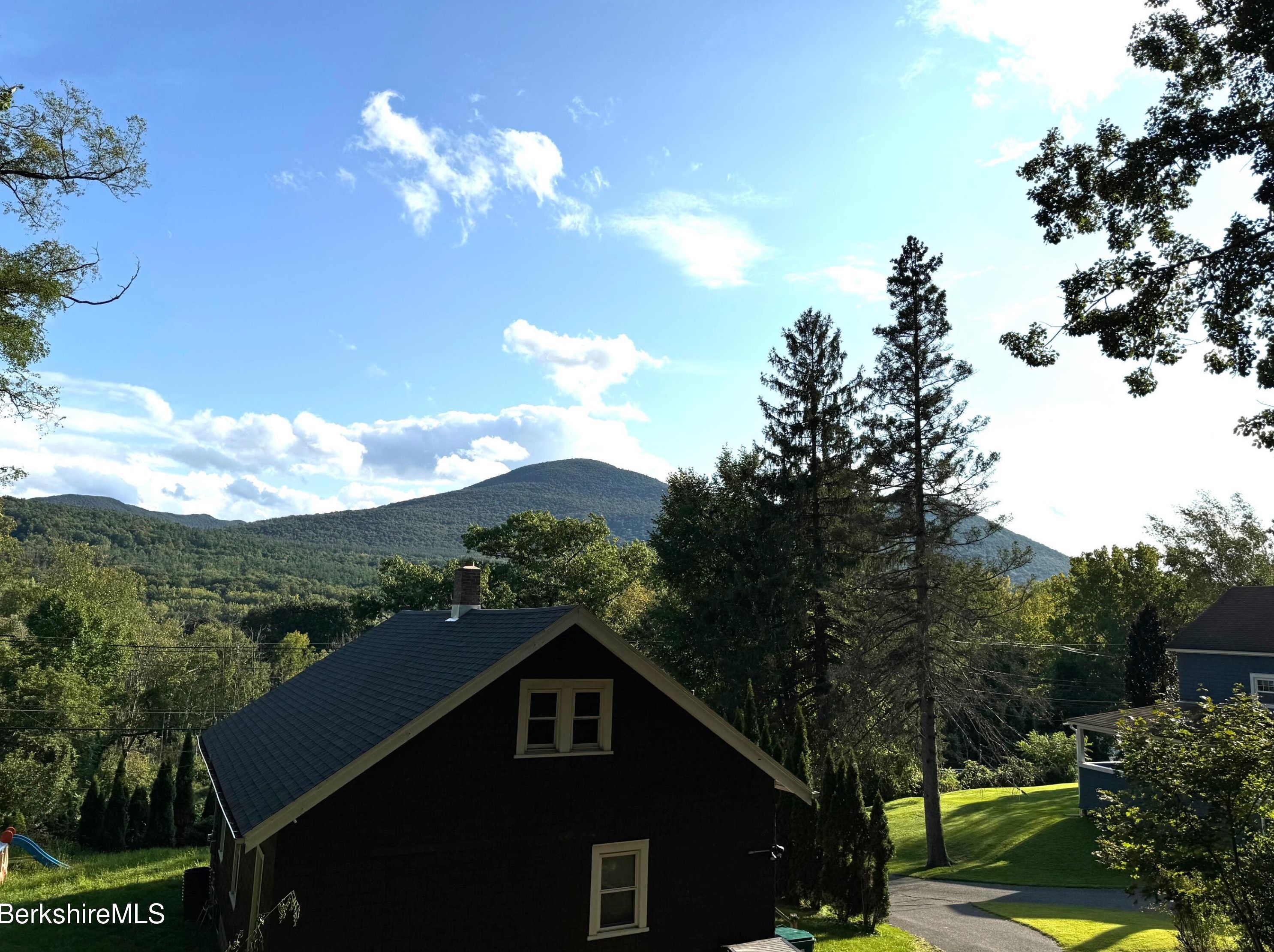 943 Massachusetts Ave, Clarksburg, MA 01247