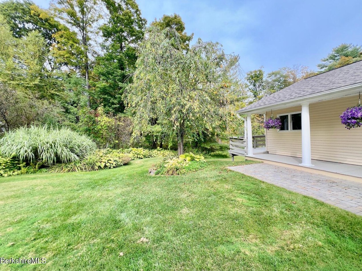 17 Taconic Ave, Lenox, MA 01240