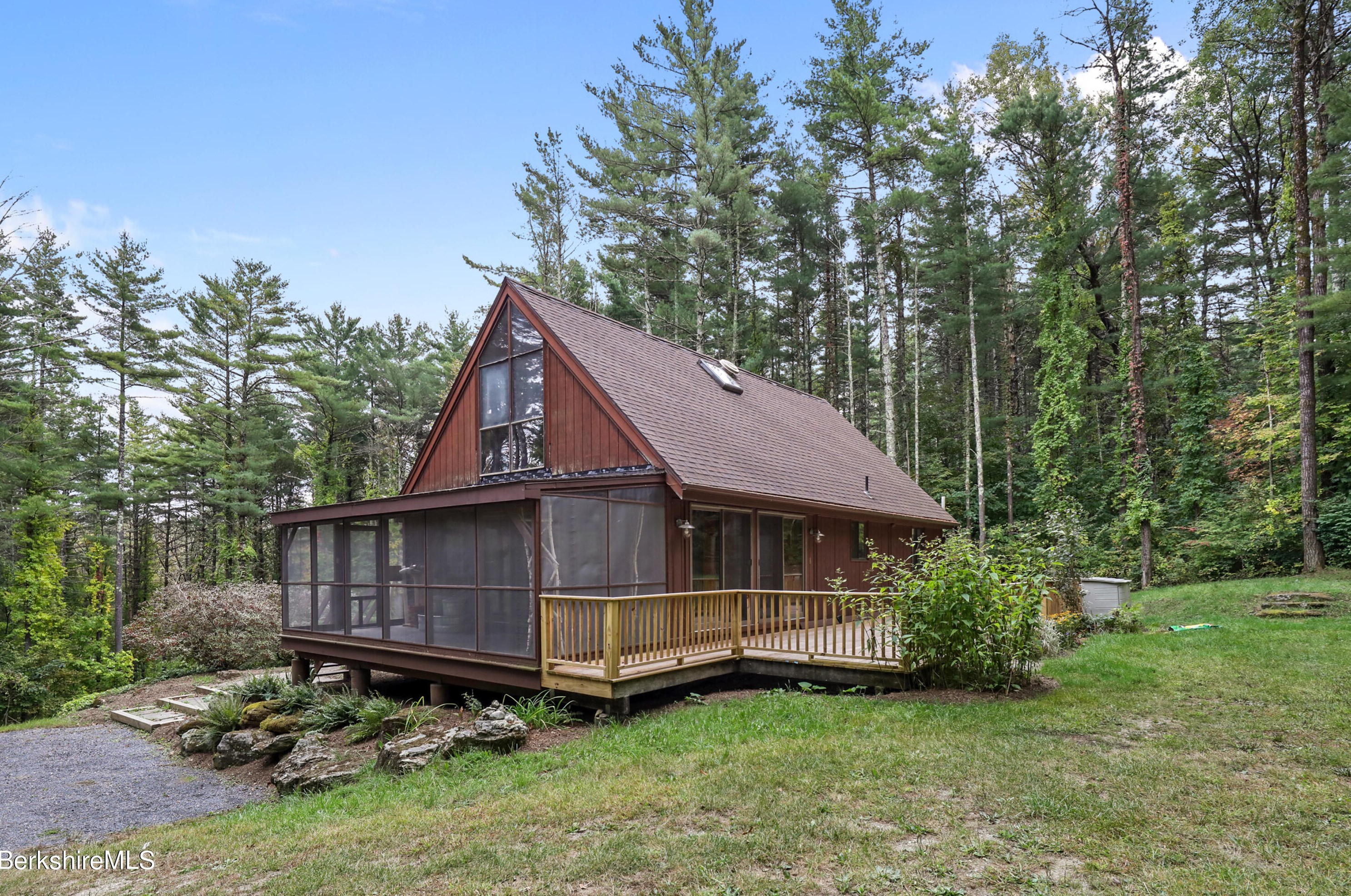 350 Undermountain Rd, Sheffield, MA 01257-9561