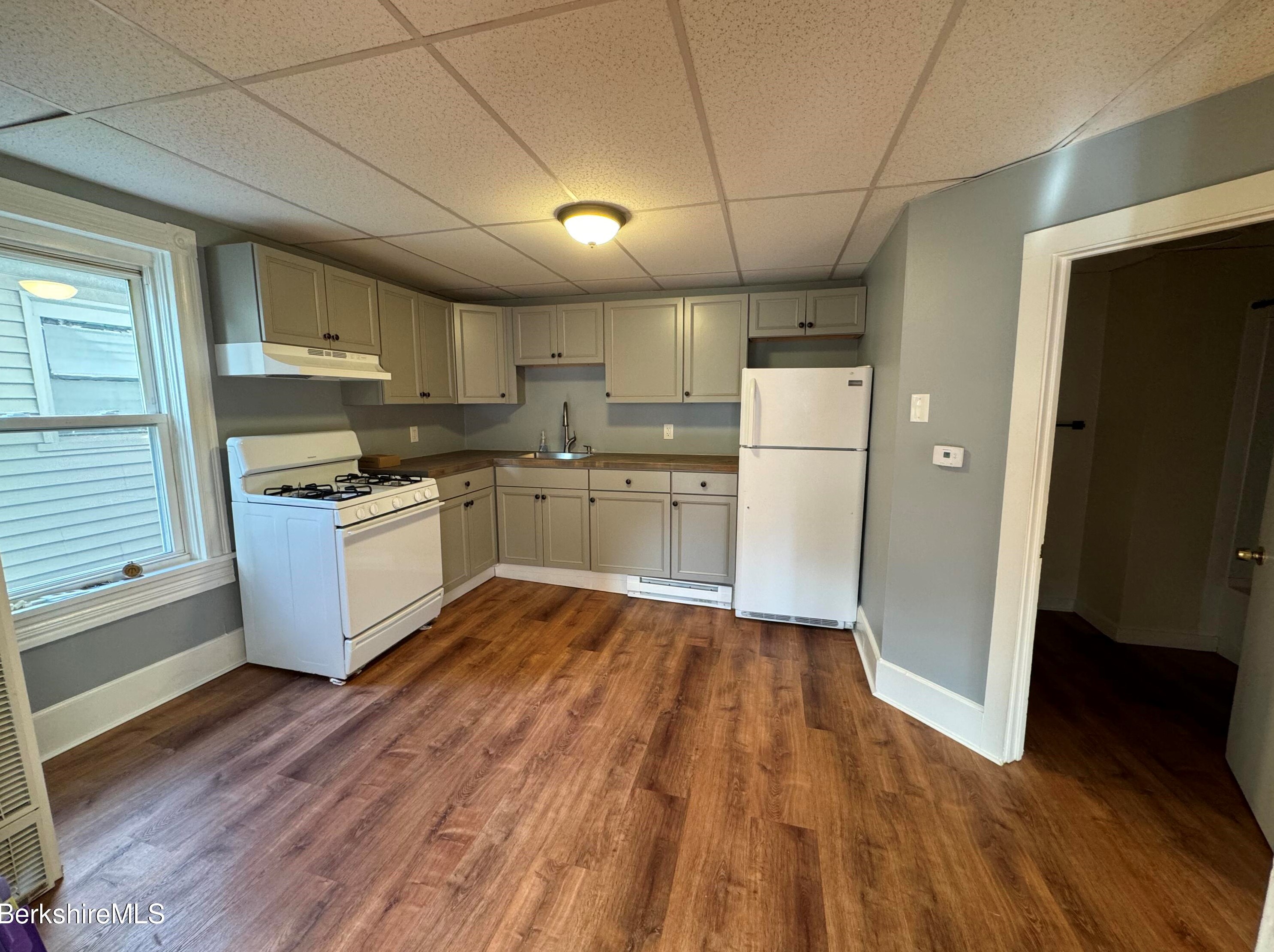 88 Summer St, Adams, MA 01220-1966