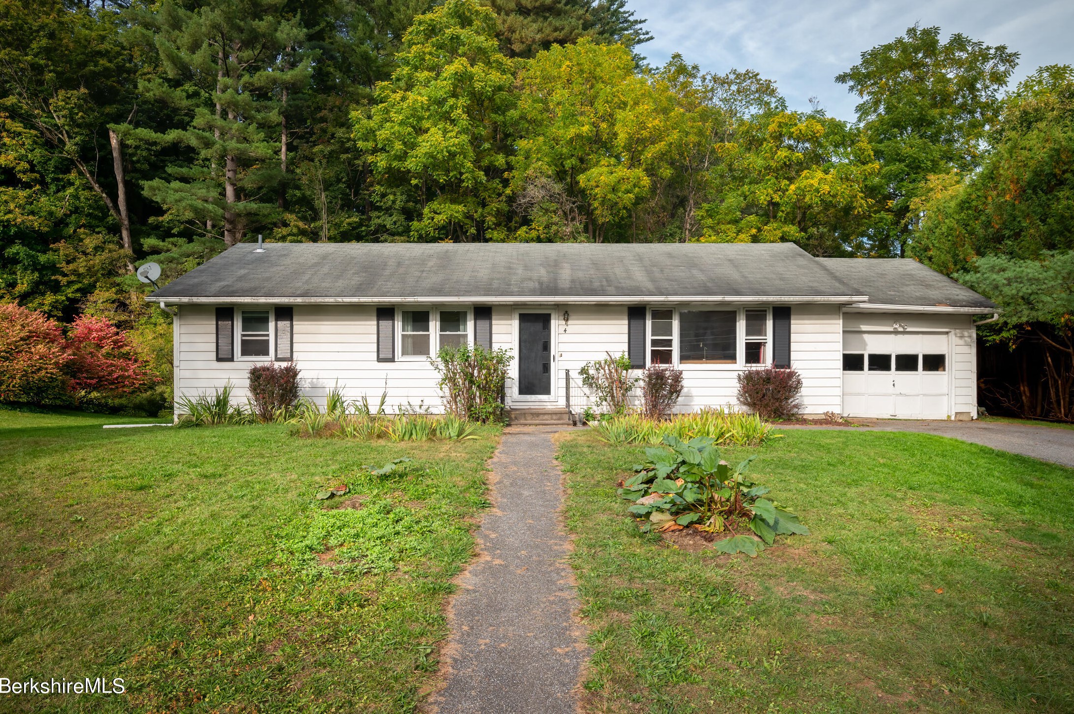 4 Thornliebank Rd, Williamstown, MA 01267