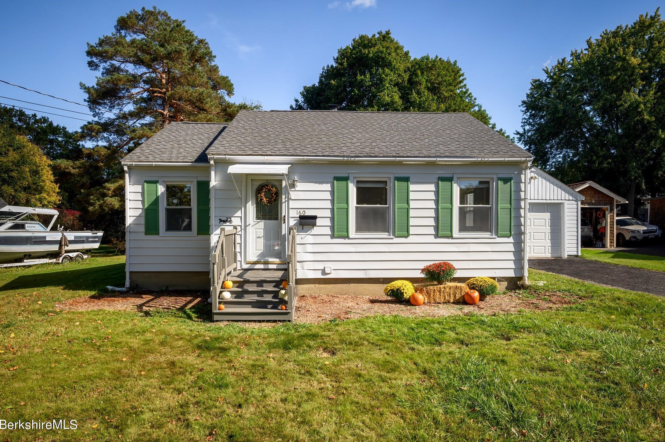 160 Phelps Ave, Clarksburg, MA 01247