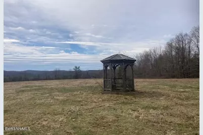 390 Tamaridge Rd, New Marlboro, MA 01259 - Photo 10