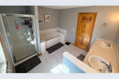 4 Filomena Dr, Pittsfield, MA 01201 - Photo 18