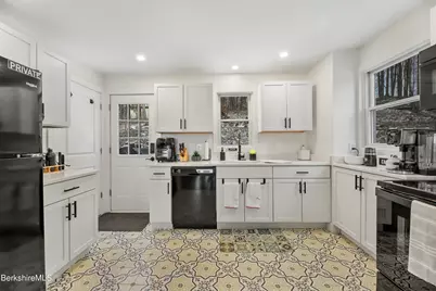 1526 North St, Pittsfield, MA 01201 - Photo 8