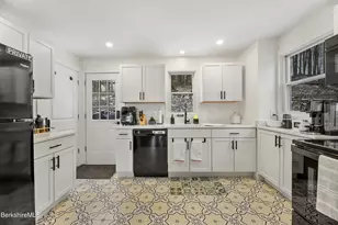 1526 North St, Pittsfield, MA 01201 - Photo 8