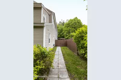 144 Brombach St, Pittsfield, MA 01201 - Photo 4