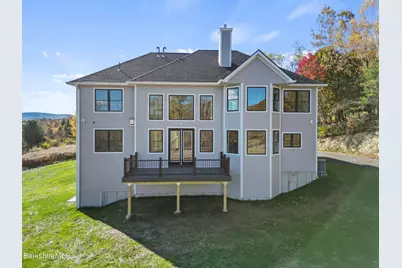 8 Northbrook Ln, Pittsfield, MA 01201 - Photo 4